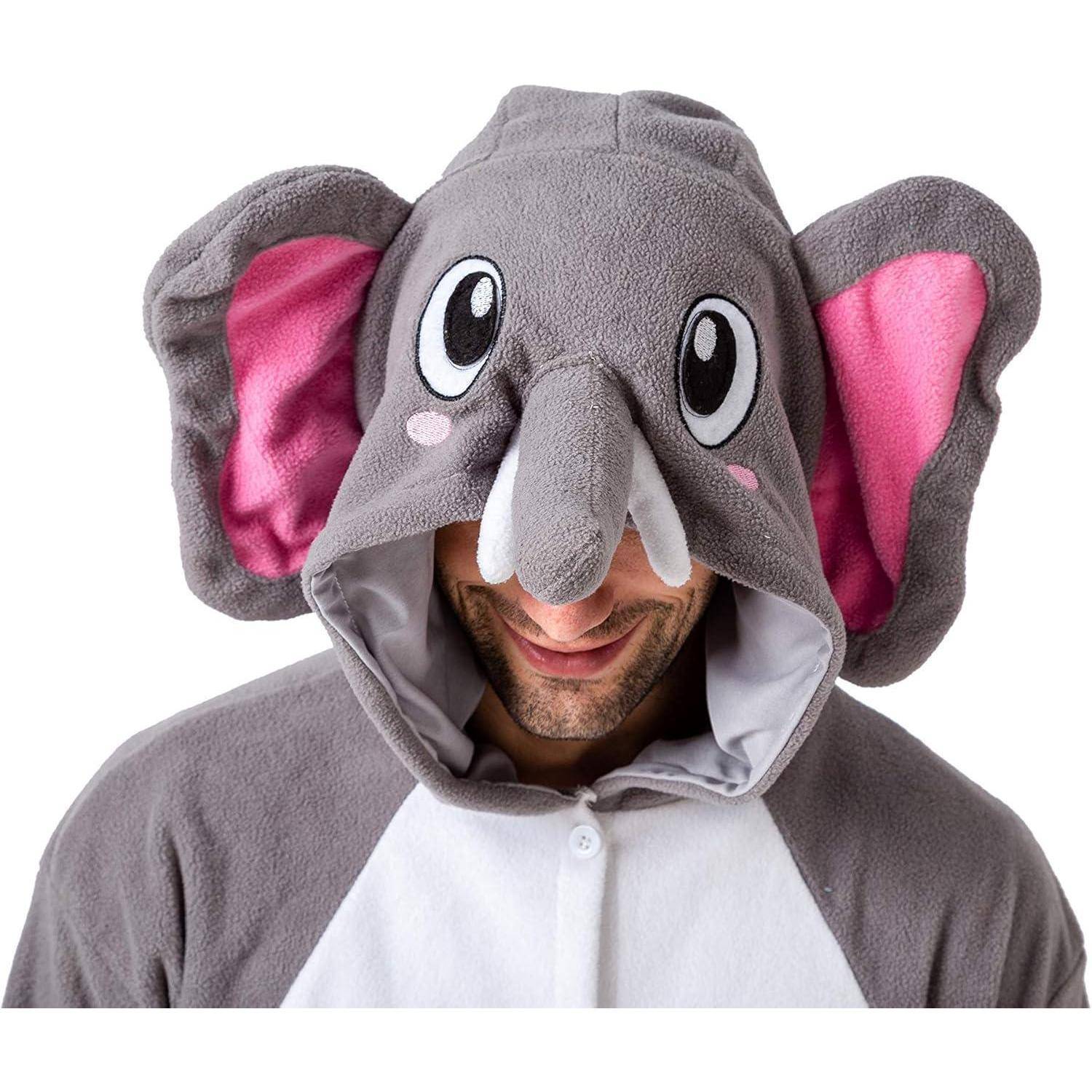 Eine Person, die ein graues Elefantenkostüm mit großen rosa Ohren und einem lächelnden Gesichtsausdruck trägt, wobei ein verspieltes und phantasievolles Thema dargestellt wird.