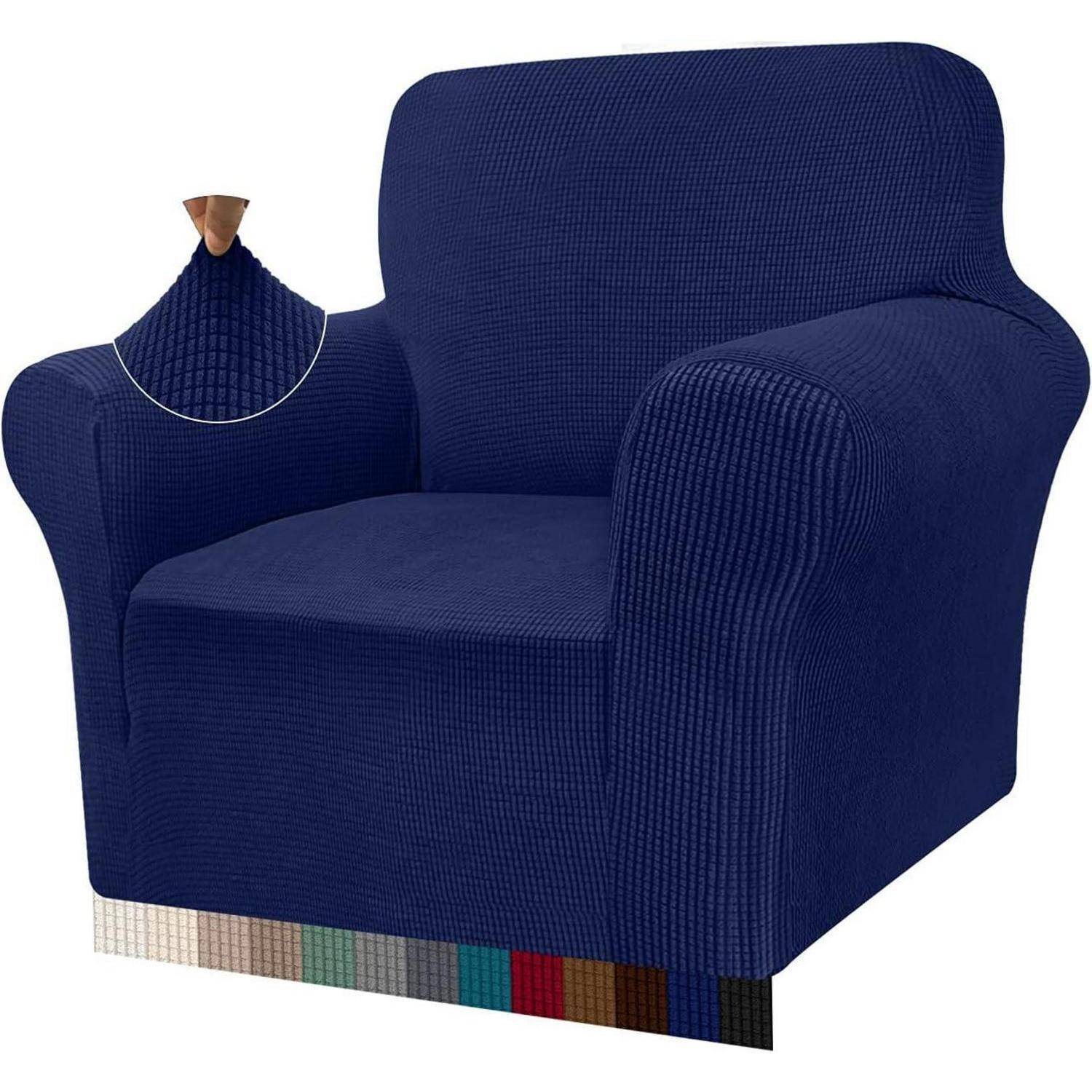 Eine blaue karierte Sesselhusse mit einer kleinen Stoffmusterprobe, die Strukturdetails hervorhebt. Eine Reihe von 12 verschiedenen Farb- und Mustervarianten ist darunter abgebildet.