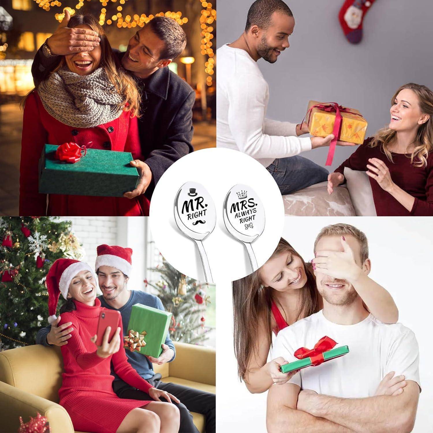 Paare, die Geschenke austauschen und Weihnachtsmützen tragen, lächeln mit festlicher Dekoration. Ein Tassen-Set mit den Aufschriften 
