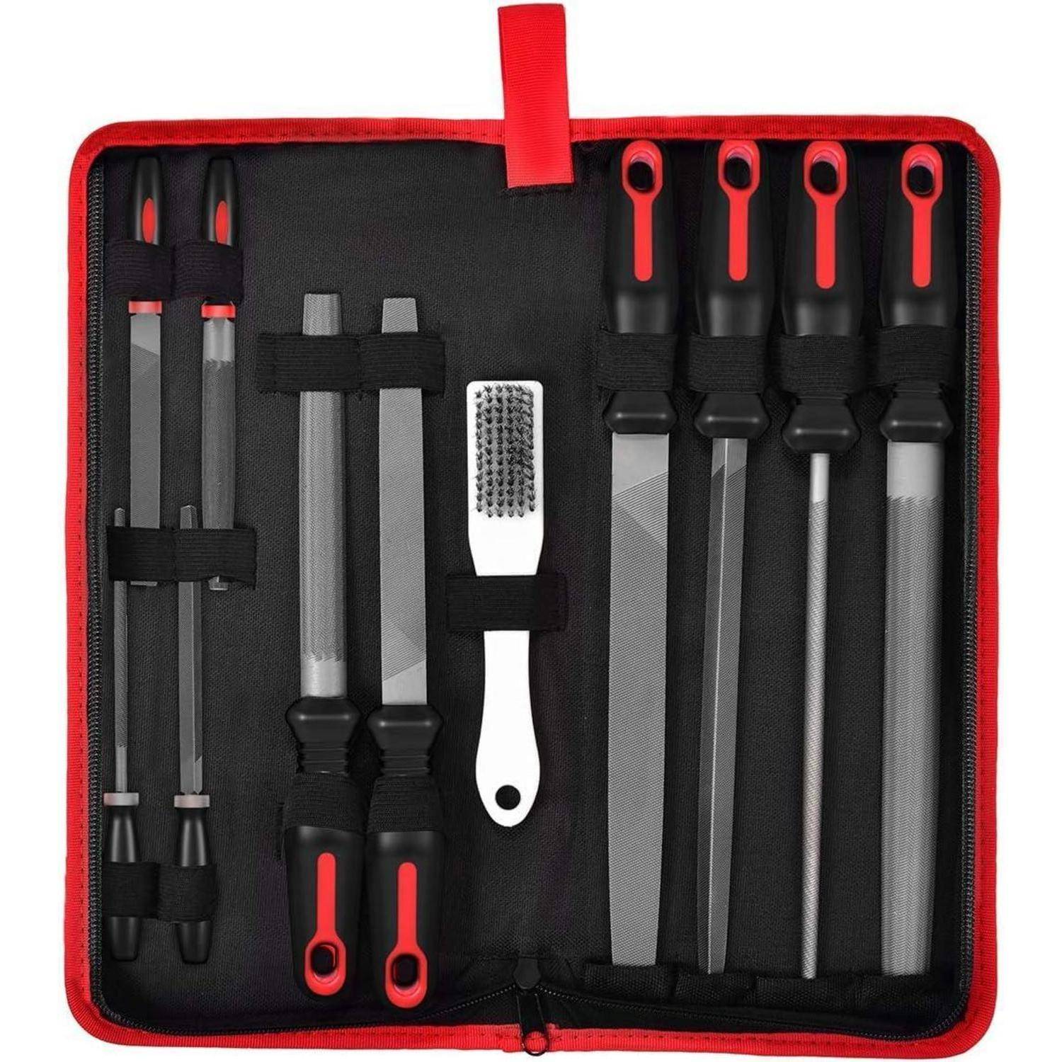 Ein Satz von acht Metallfeilen und einer kleinen Reinigungsbürste in einer rot-schwarzen Tasche, der verschiedene Größen und Griffe für unterschiedliche Feilbedürfnisse präsentiert.