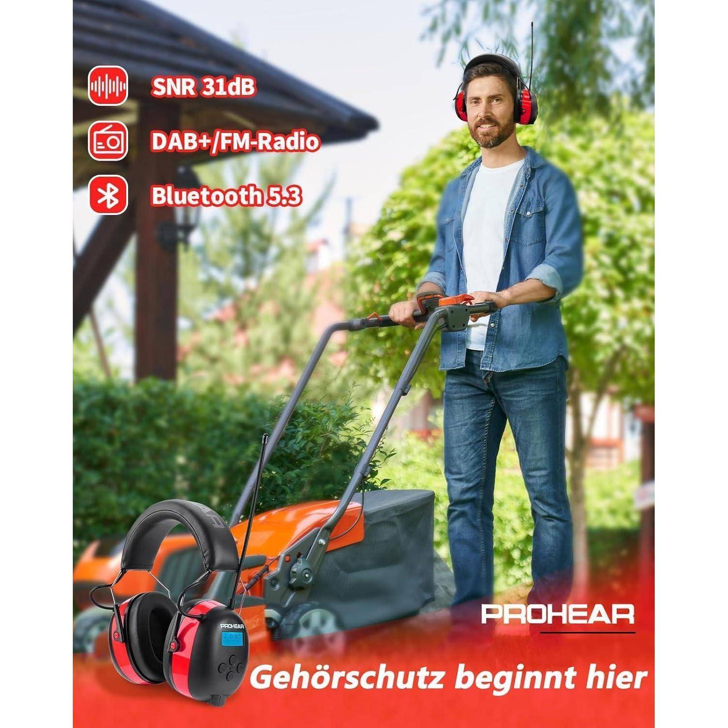 Ein Mann benutzt einen Rasenmäher und trägt rote Noise-Cancelling-Gehörschützer. Text hebt hervor: SNR 31 dB, DAB+/UKW-Radio, Bluetooth 5.3, „Gehörschutz beginnt hier