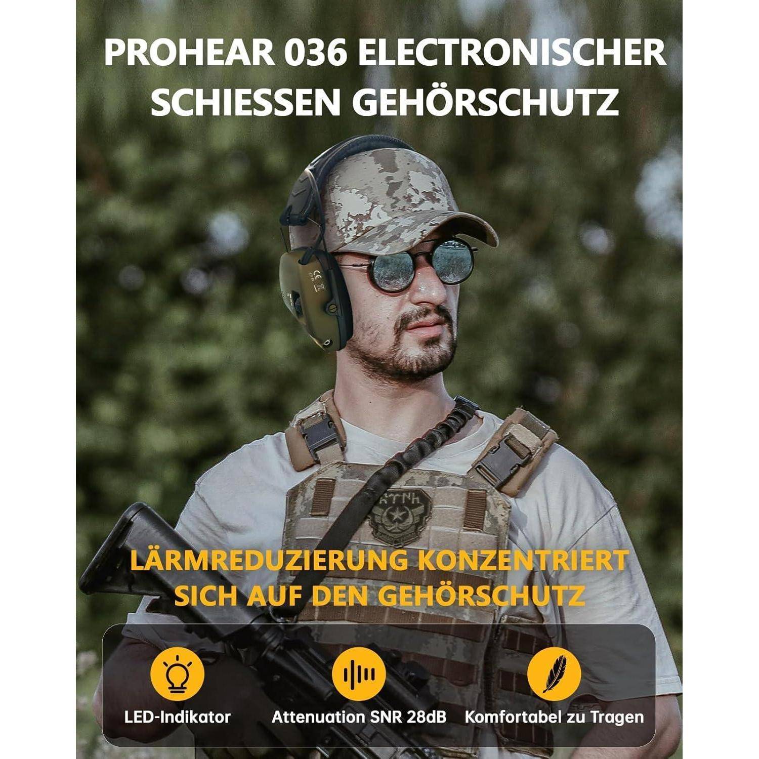 Ein Mann in Tarnkleidung und einem Headset mit angebrachtem Mikrofon steht im Freien. Der Text hebt die Vorteile der Geräuschreduzierung des Headsets hervor.