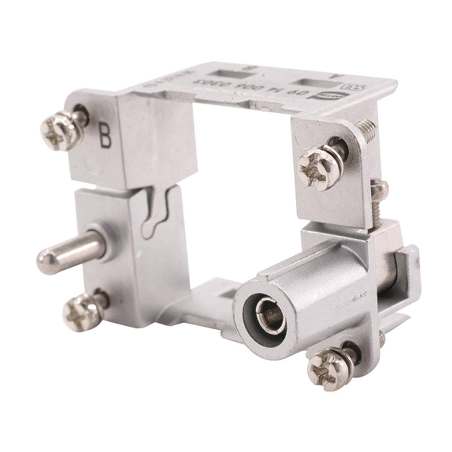 Ein silberfarbenes, verstellbares Metallhalterungssystem mit mehreren Schrauben und Markierungen, das häufig zum Befestigen von Komponenten in mechanischen Baugruppen verwendet wird.