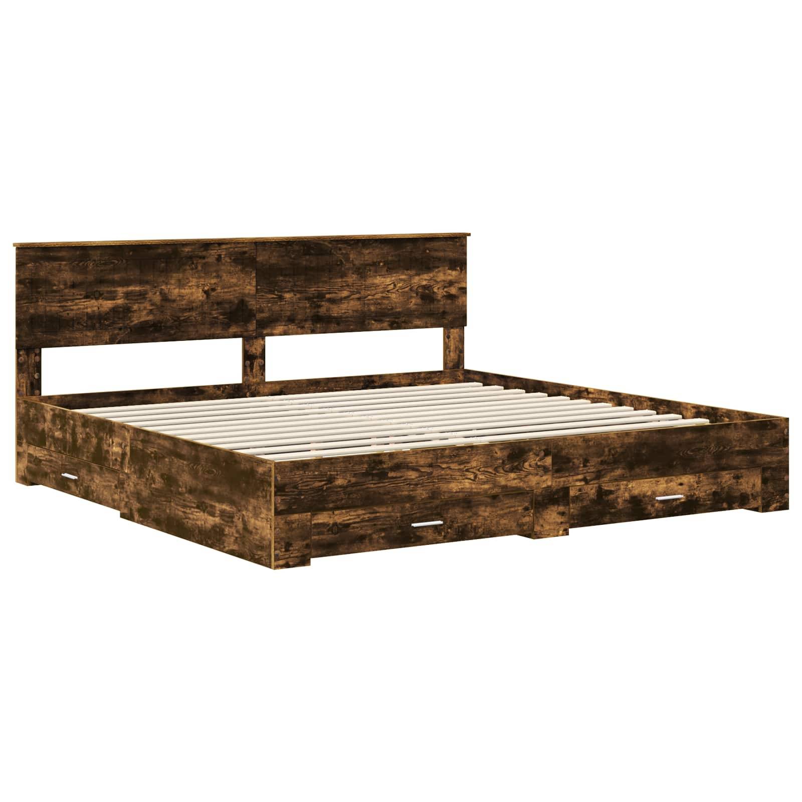 Ein Holz-Plattformbett mit hohem Kopfteil und zwei großen Aufbewahrungsschubladen darunter. Die Oberfläche ist dunkel mit einer verwitterten Textur.