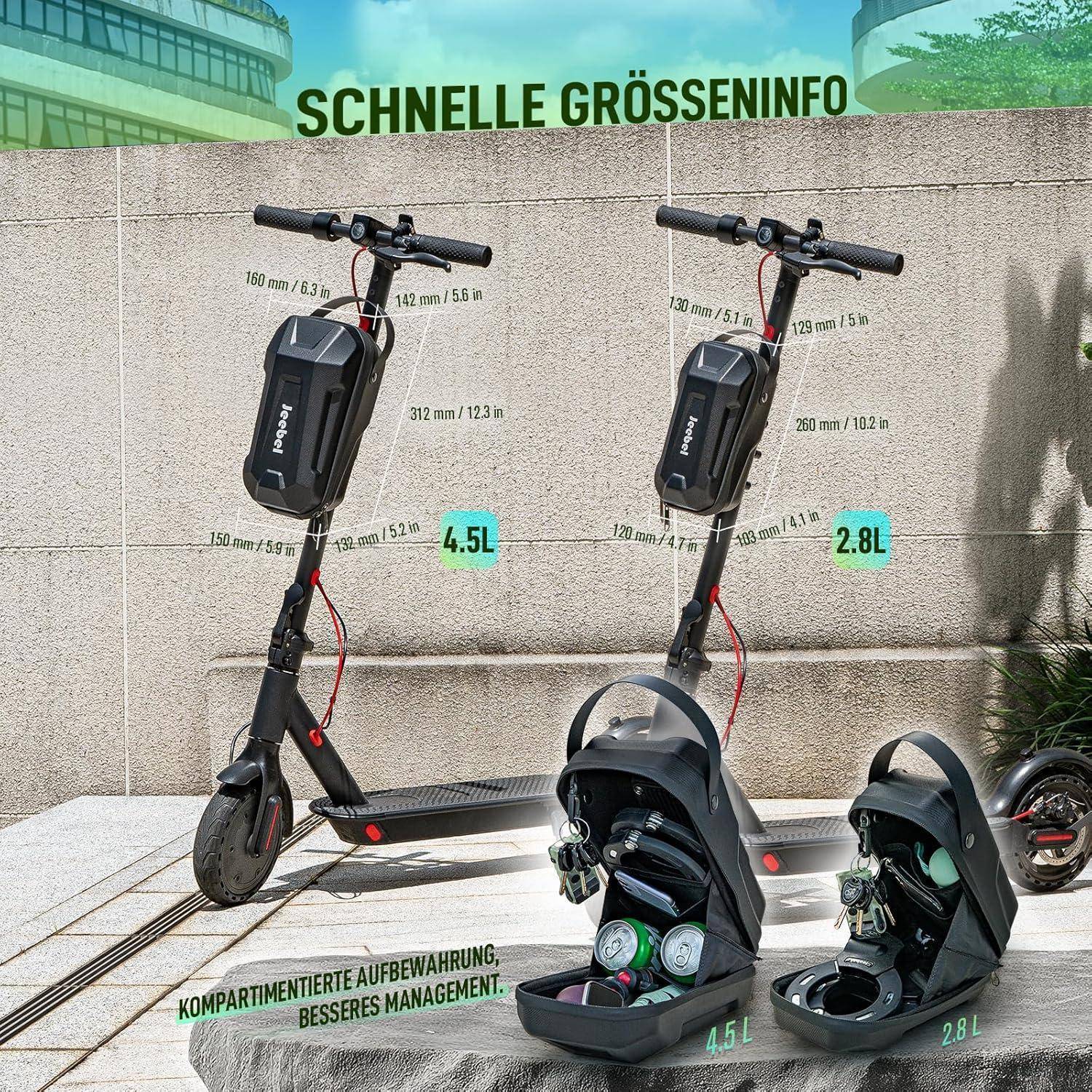 Zwei Elektro-Roller stehen an einer Wand mit beschrifteten Abmessungen. Darunter sind zwei Helme mit Staukapazitäten von 4,5 L und 2,8 L zu sehen.