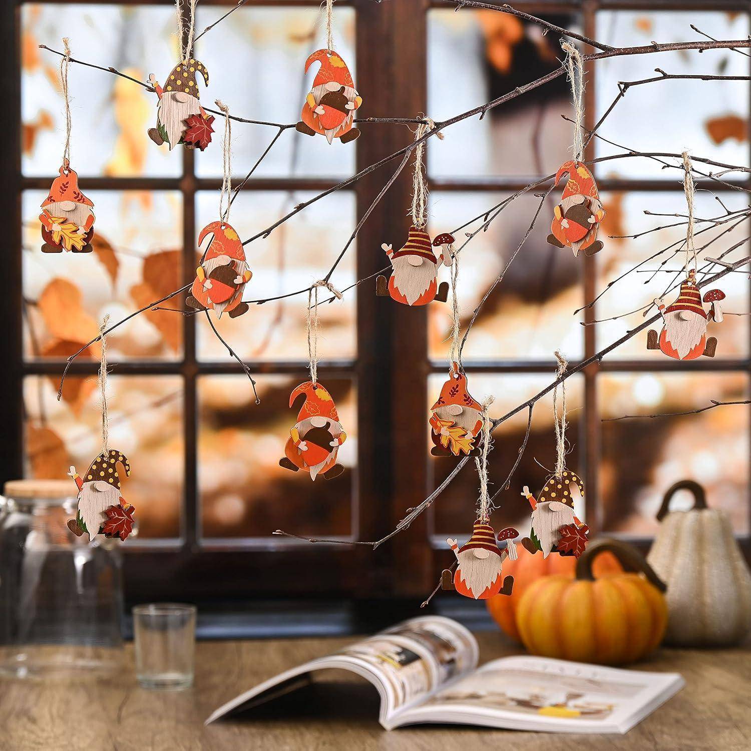 Herbst Deko Hänger Figuren 24er Set 4.5-5.5cm Zwerg Wichtel Ahornblatt
