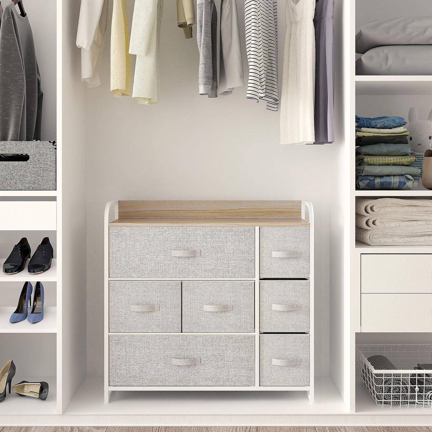 Kommode mit 7 Schubladen aus Stoff Hellgrau für