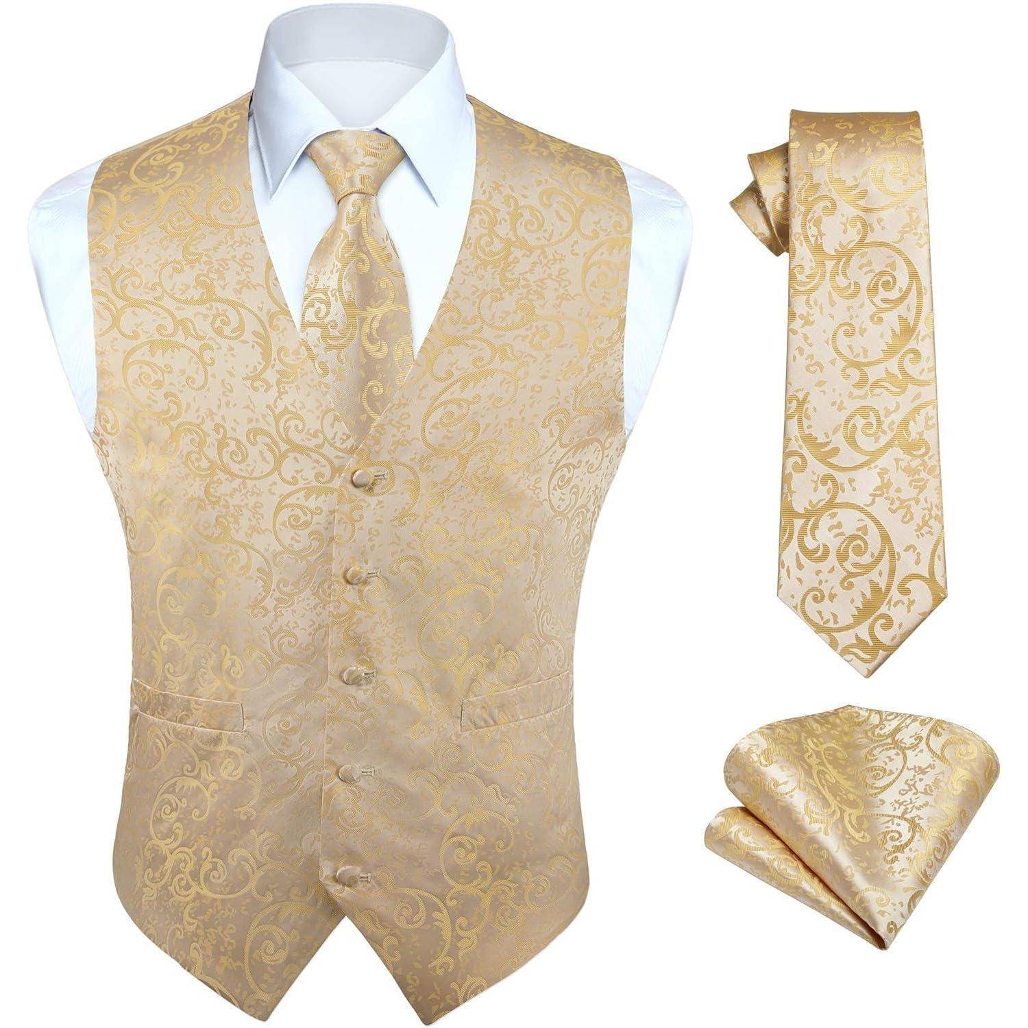 Eine goldene Paisley-gemusterte Weste mit passender Krawatte und Einstecktuch, geeignet für formelle Anlässe.