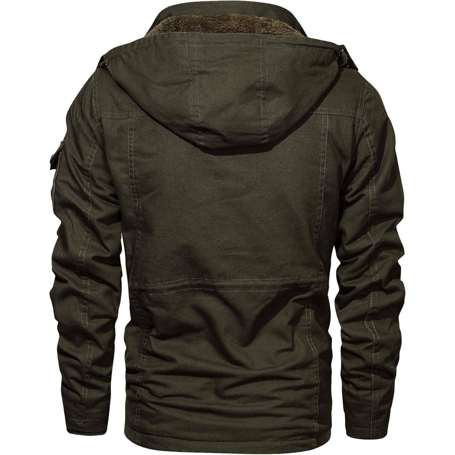 Eine grüne Jacke mit Kapuze, von hinten betrachtet, mit detaillierten Nähten und Designelementen.