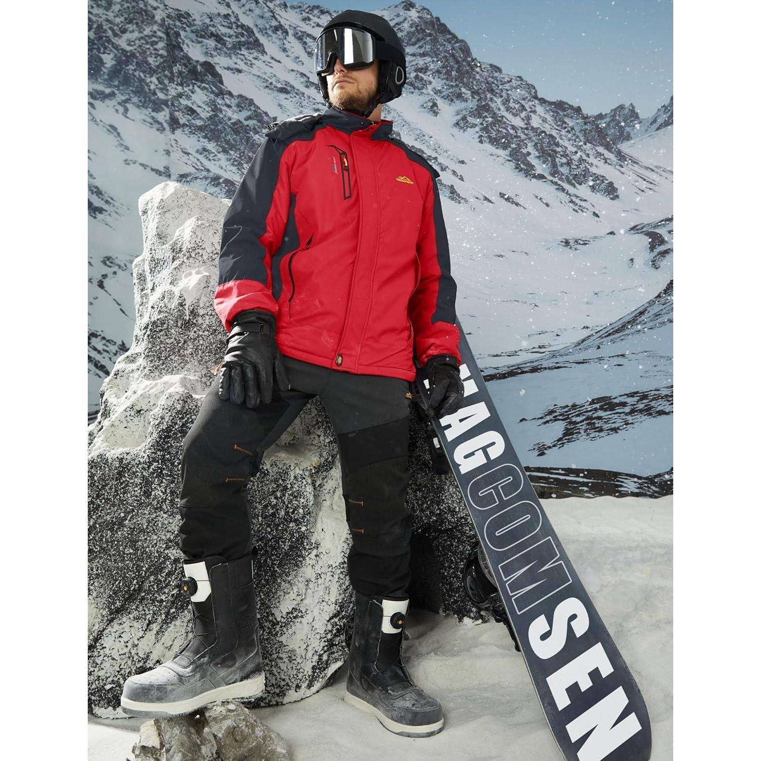 Eine Person in einer roten und schwarzen Winterjacke und einem Helm steht auf verschneitem Gelände neben einem Snowboard, mit Bergen im Hintergrund.