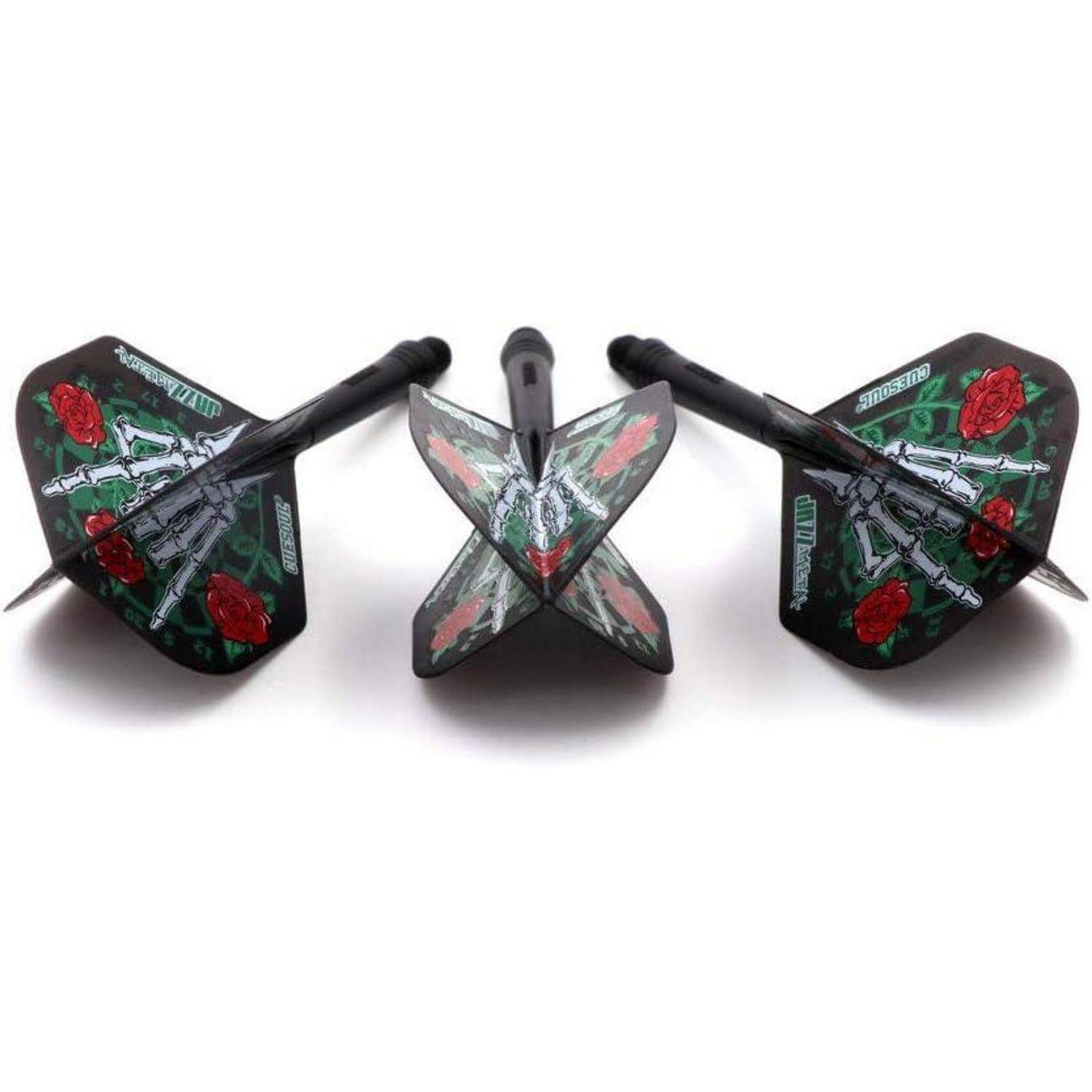Drei Dartpfeile mit schwarzen und grünen Mustern, die Totenköpfe und rote Rosen zeigen, sind in einer dreieckigen Formation auf einem weißen Hintergrund angeordnet.