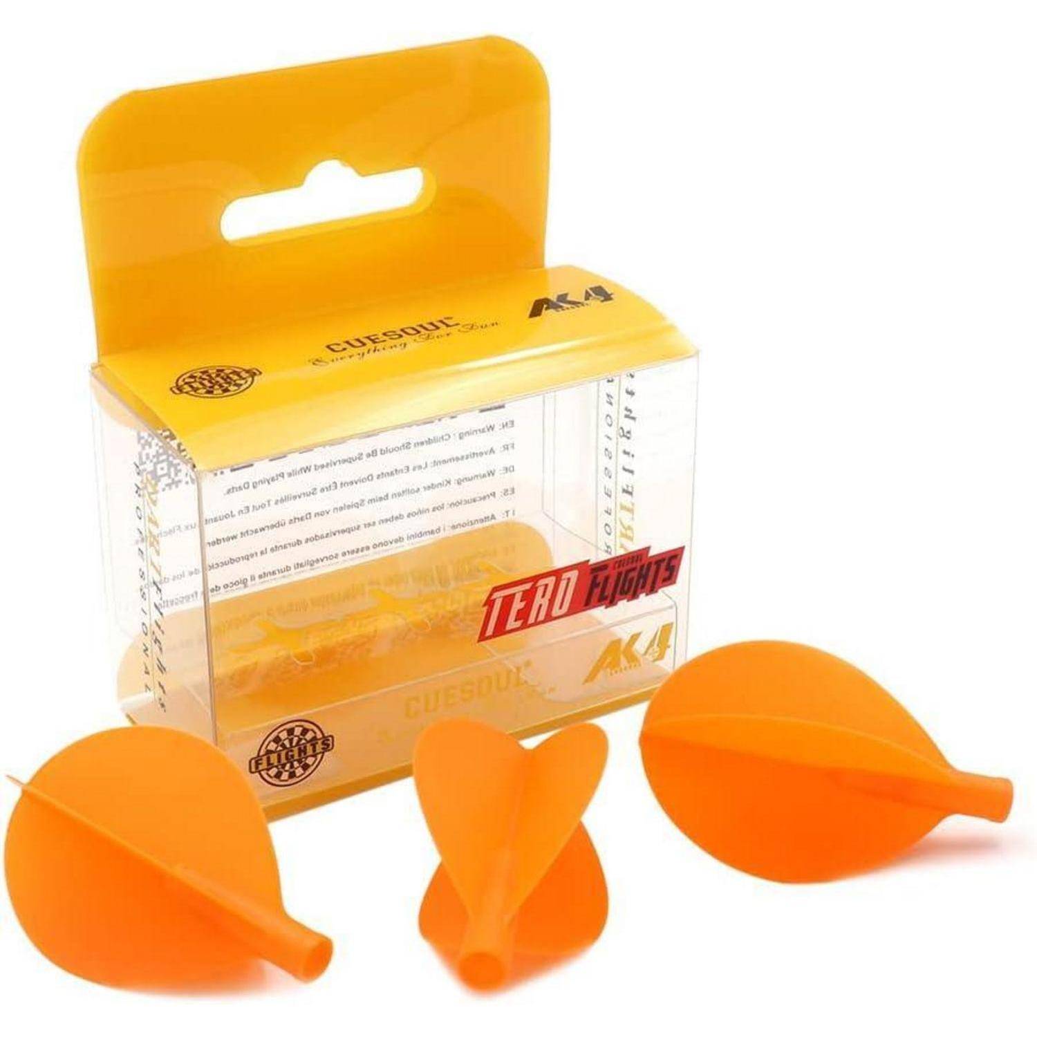 Verpackung der Dart-Flights der Marke 'Zero Flights' mit drei orange Flights, die im Vordergrund angeordnet sind.