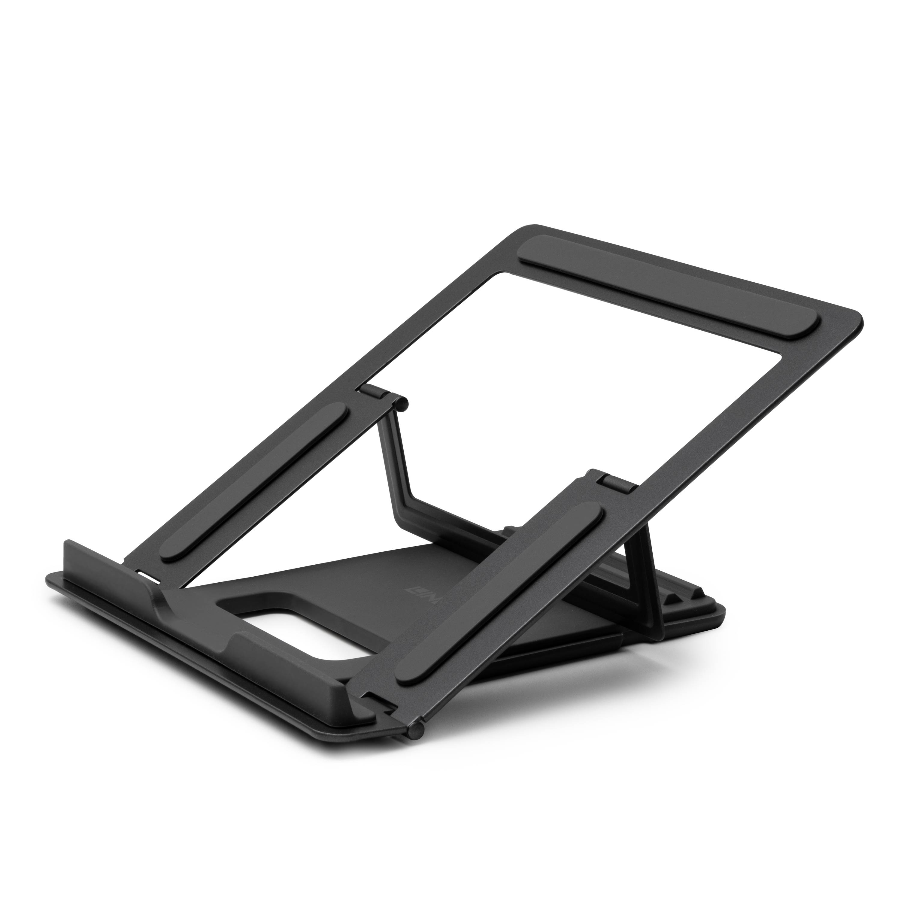 Ein schwarzer, faltbarer Laptop- oder Tablet-Ständer mit verstellbaren Winkeln, der für ergonomische Nutzung auf Schreibtischen entwickelt wurde.