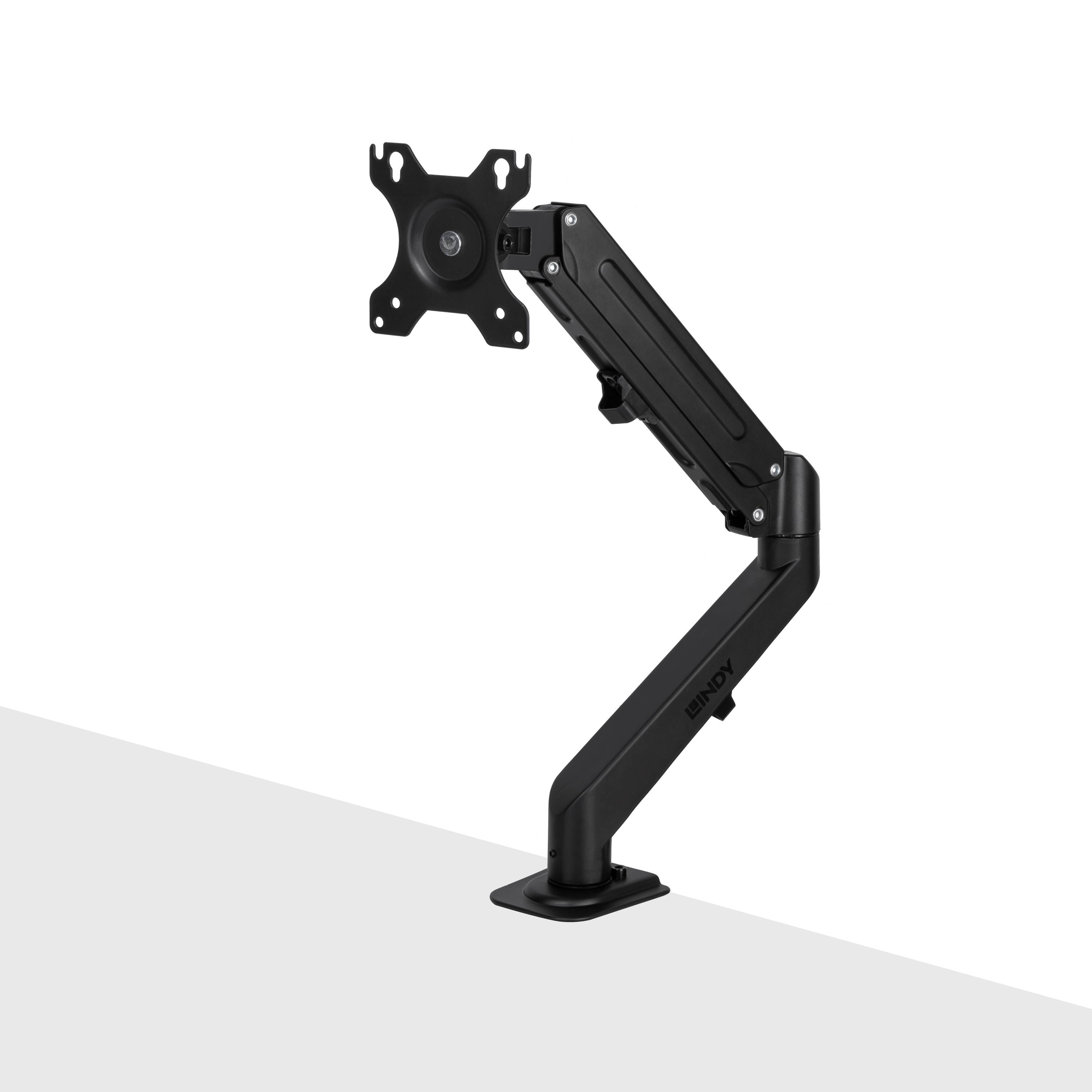 Ein verstellbarer schwarzer Monitorarm, der auf einem Schreibtisch montiert wird und für VESA-kompatible Bildschirme konzipiert ist, der flexible Positionierung und ergonomisches Betrachten ermöglicht.
