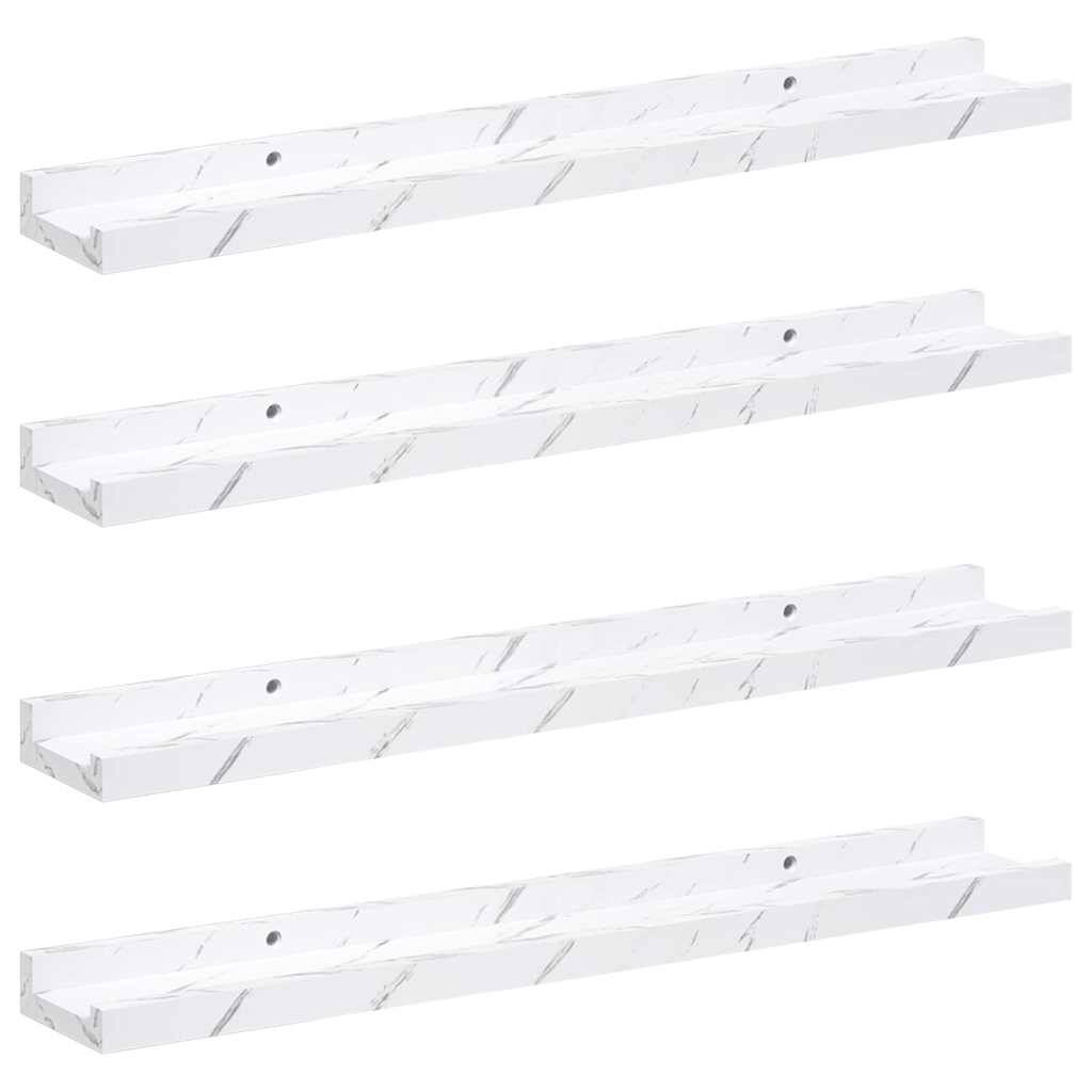 Vier weiße, marmorierte Regale, die horizontal an einer einfarbigen Wand schweben.