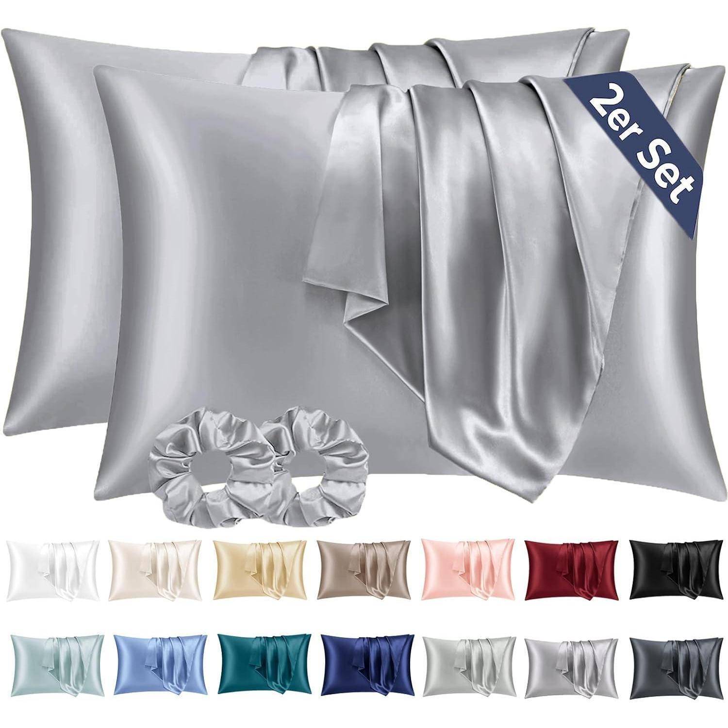 Ein Set aus zwei grauen Satin-Kissenbezügen mit passenden Haargummis, präsentiert neben verschiedenen Farboptionen.