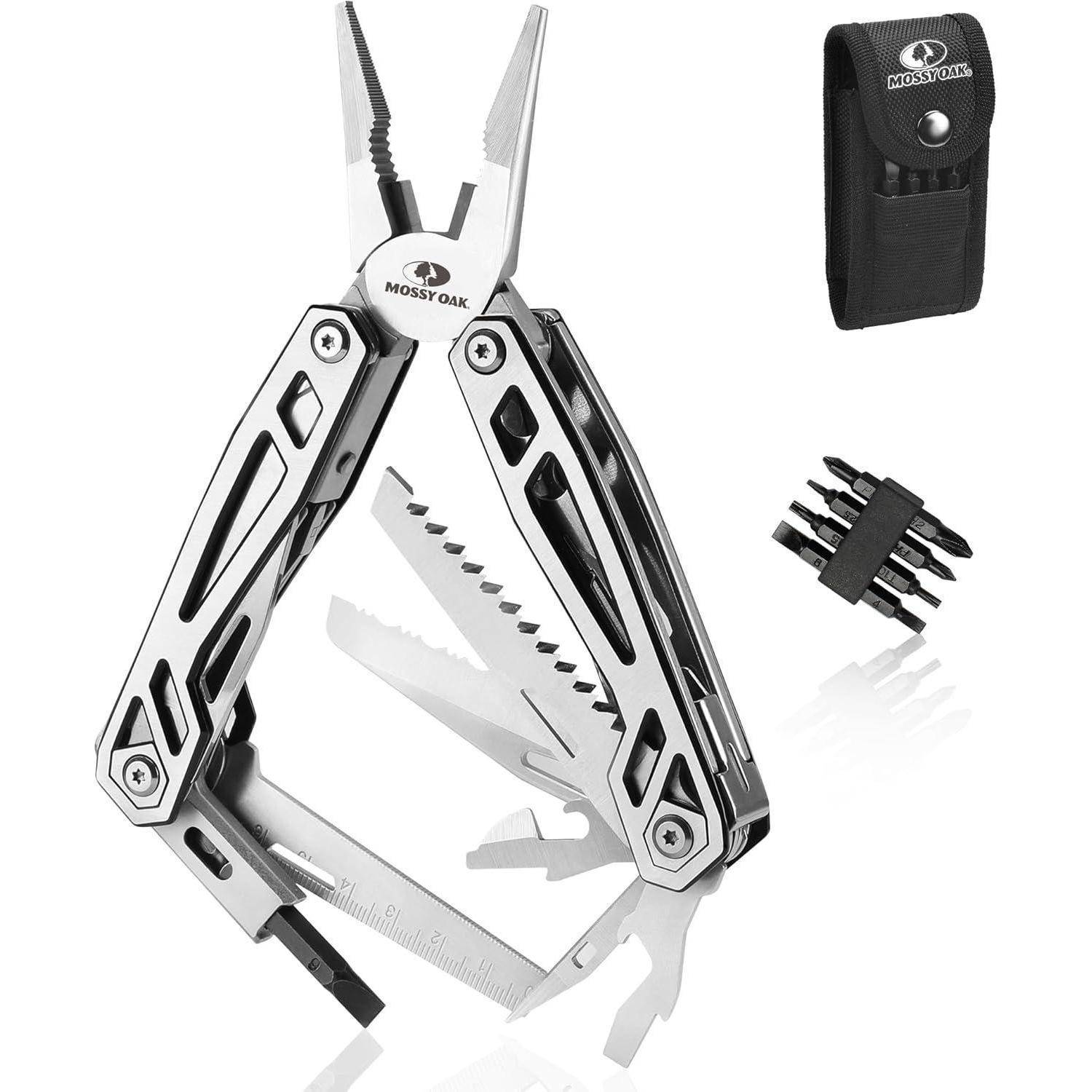 Silbernes Multitool mit Zange, Säge, Messer und Schraubendreher-Bits, präsentiert mit einer schwarzen Tragetasche.