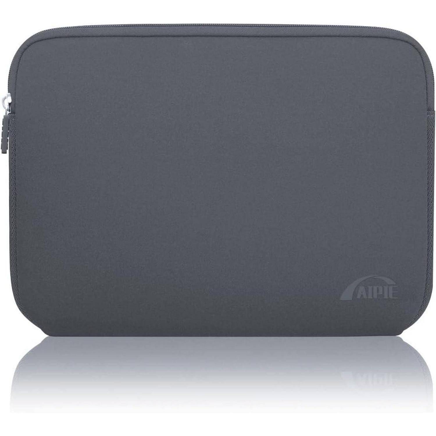 Eine dunkelgraue Laptoptasche mit einem Reißverschluss an einer Seite, versehen mit einem dezenten Logo in der unteren rechten Ecke. Die Oberfläche wirkt glatt und gepolstert.
