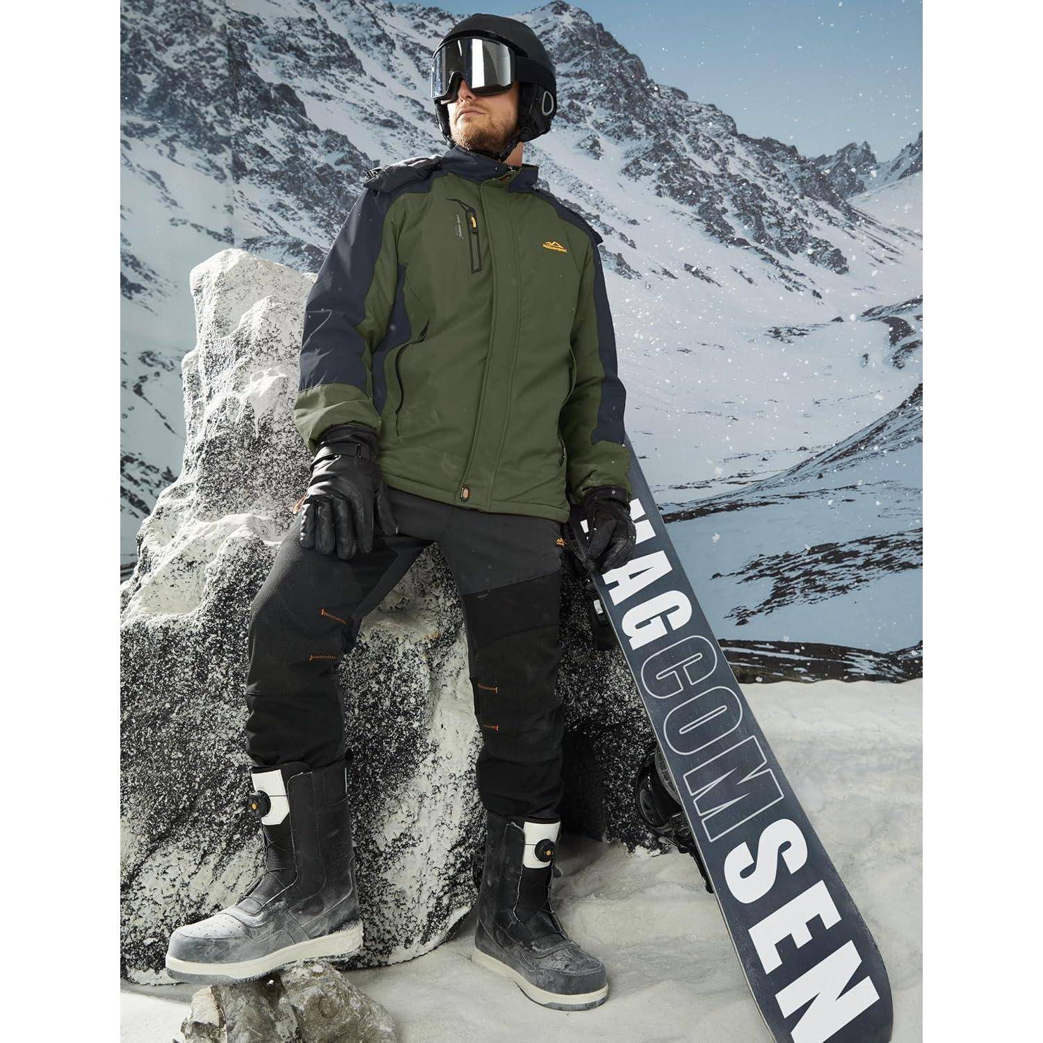 Eine Person in Winterkleidung steht auf einem verschneiten Hang und hält ein Snowboard mit der Markenaufschrift 