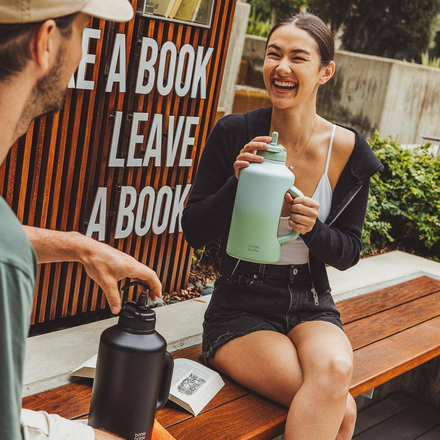 Isolierte Sport-Wasserflasche mit Strohhalm, 1,8 l, doppelter