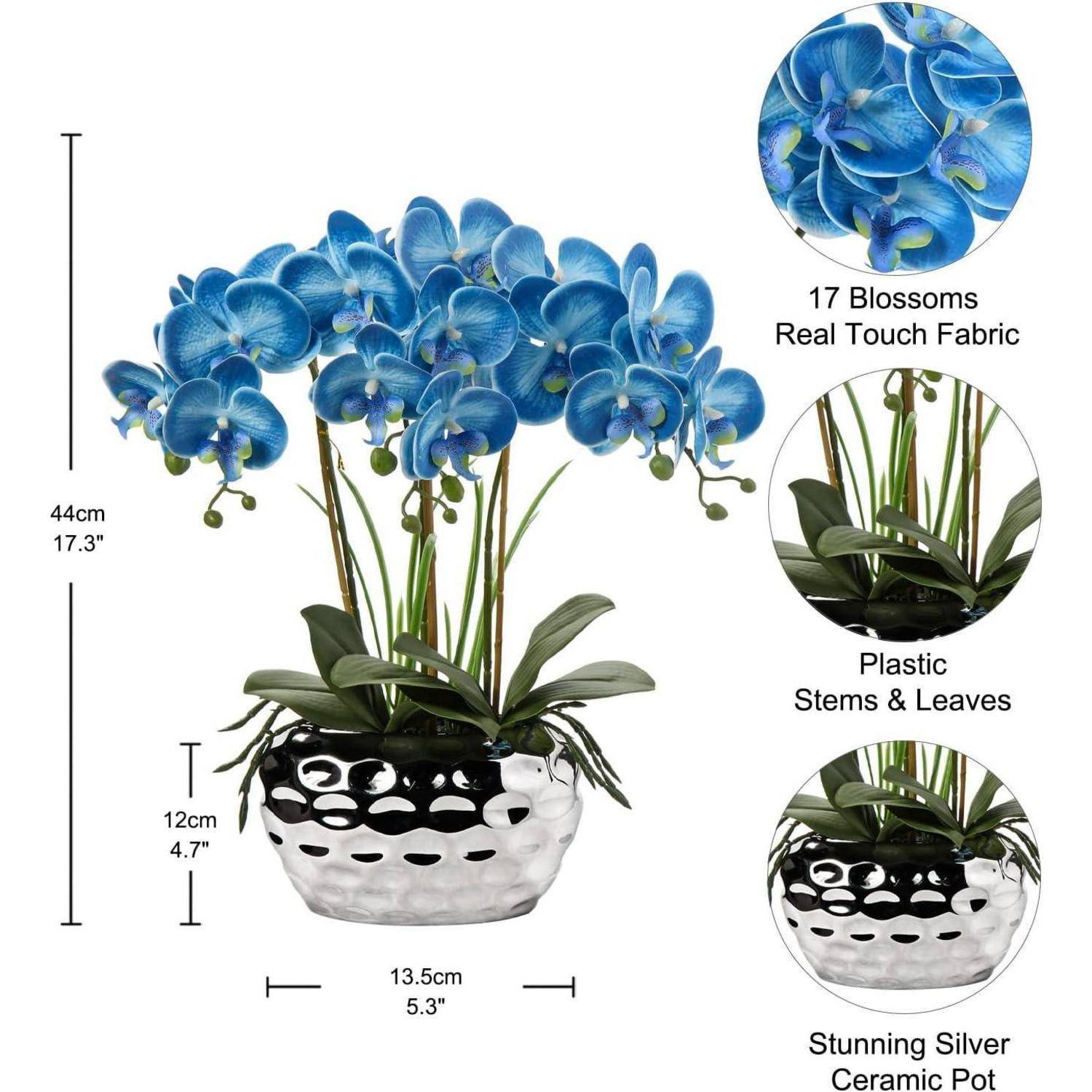 Blaue Orchideenpflanze mit 17 Blüten in einem silbernen Keramiktopf, ausgestattet mit Blumen aus Echtfasergewebe und Stängeln und Blättern aus Kunststoff.