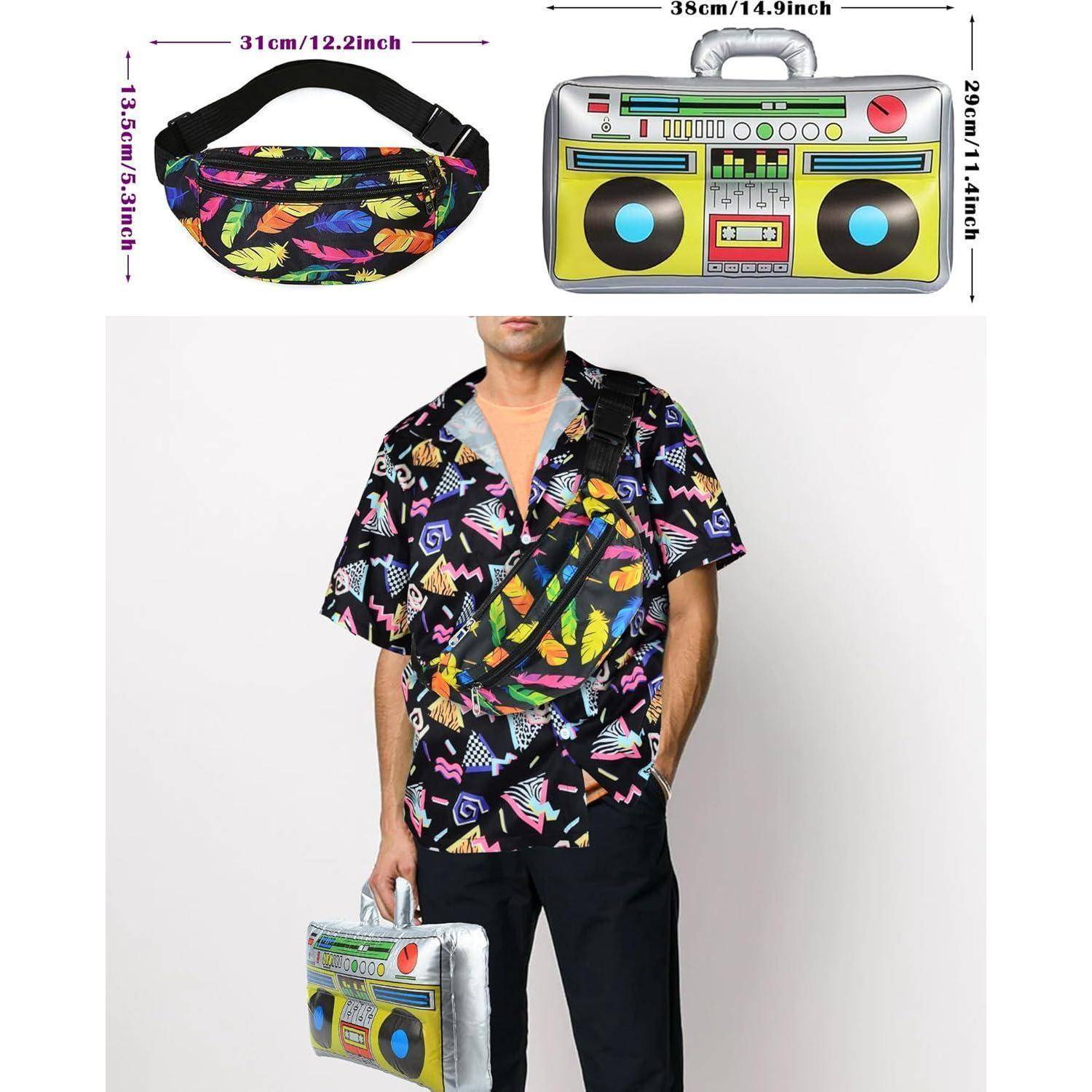 Eine Person trägt ein buntes 80er-Jahre-Shirt und hält eine kleine Ghettoblaster-Tasche. Eine Gürteltasche und eine größere Ghettoblaster-Tasche sind darüber zu sehen.