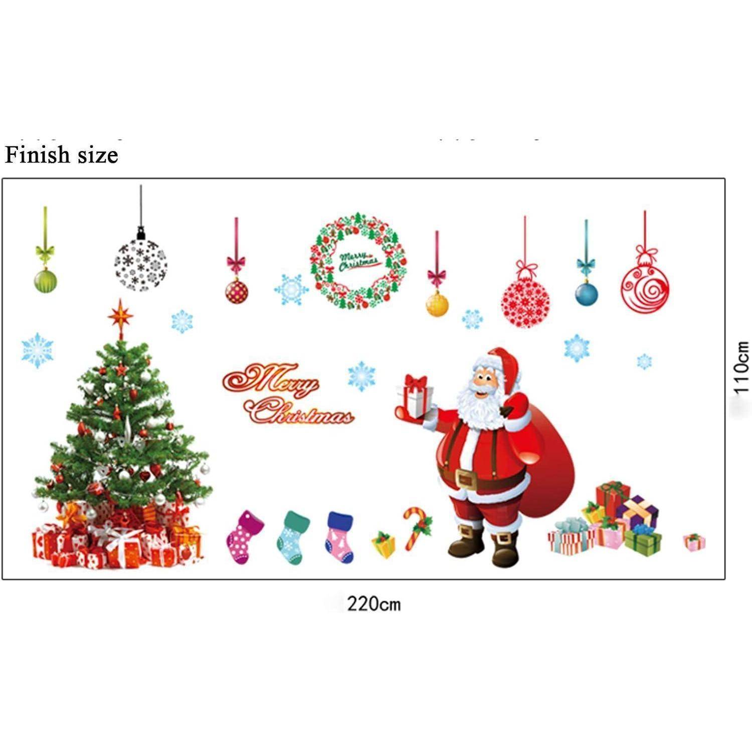Weihnachtliche Szene mit Weihnachtsmann, der ein Geschenk neben einem geschmückten Weihnachtsbaum hält, mit Weihnachtssocken, Geschenken, Christbaumschmuck und dem Text 