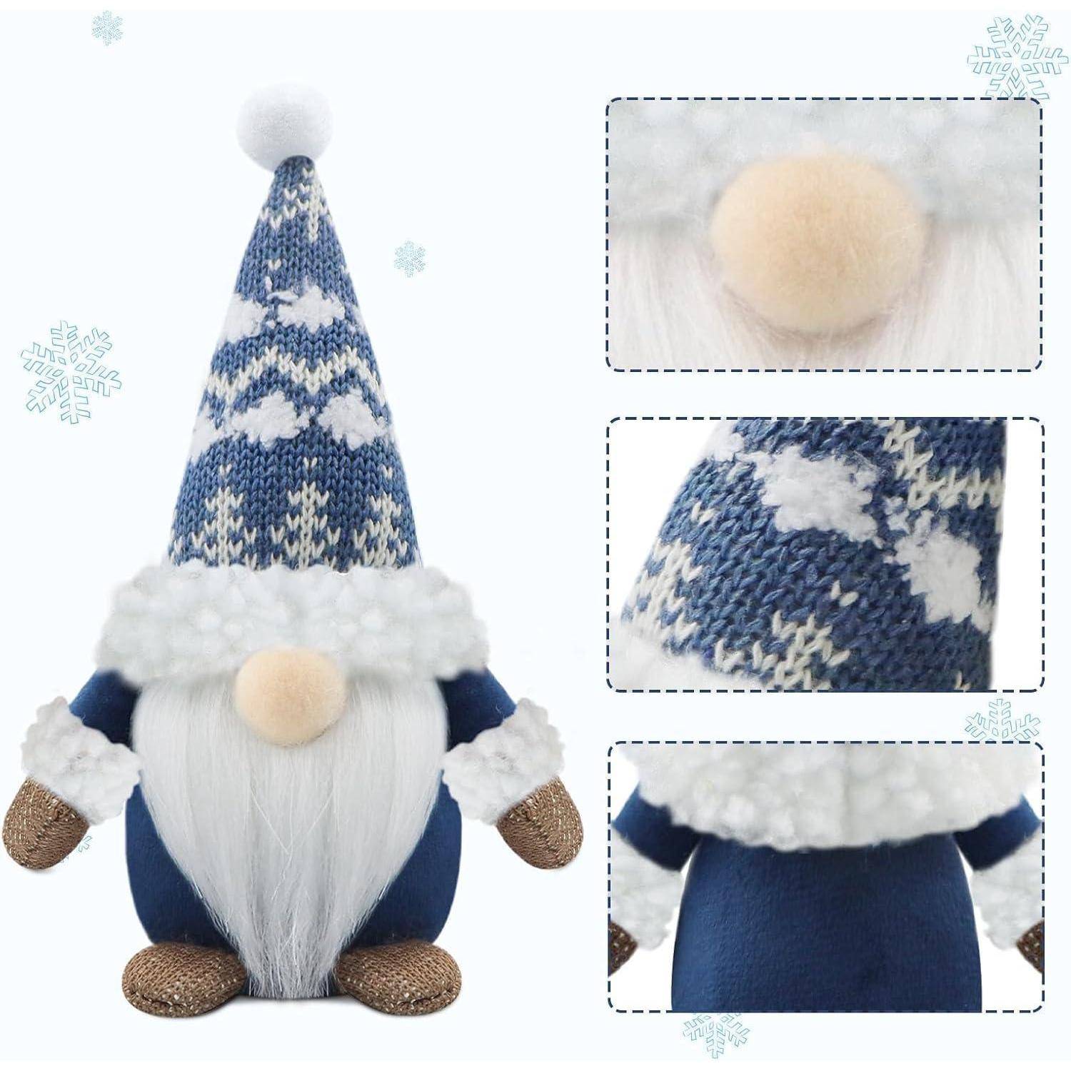 Eine kleine Gnom-Figur mit Bart, die einen blau-weiß gestrickten Hut mit Wolkenmuster, einen blauen Mantel und braune Stiefel trägt. Nahaufnahmen zeigen Details des Hutes.