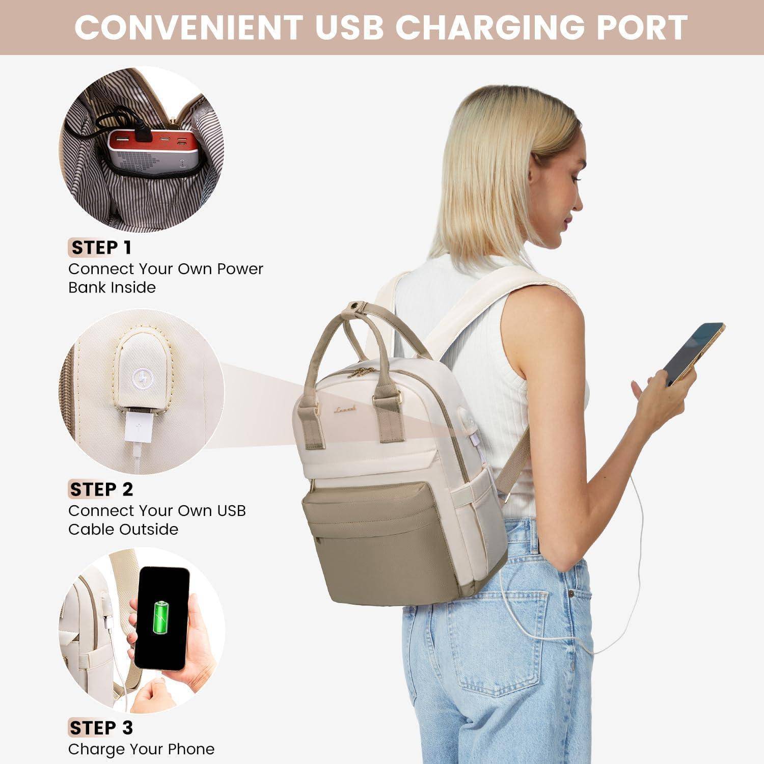 Eine Frau demonstriert einen Rucksack mit einer USB-Ladebuchse. Die Schritte zeigen das Anschließen eines Powerbanks im Inneren und das Aufladen eines Telefons von außen.