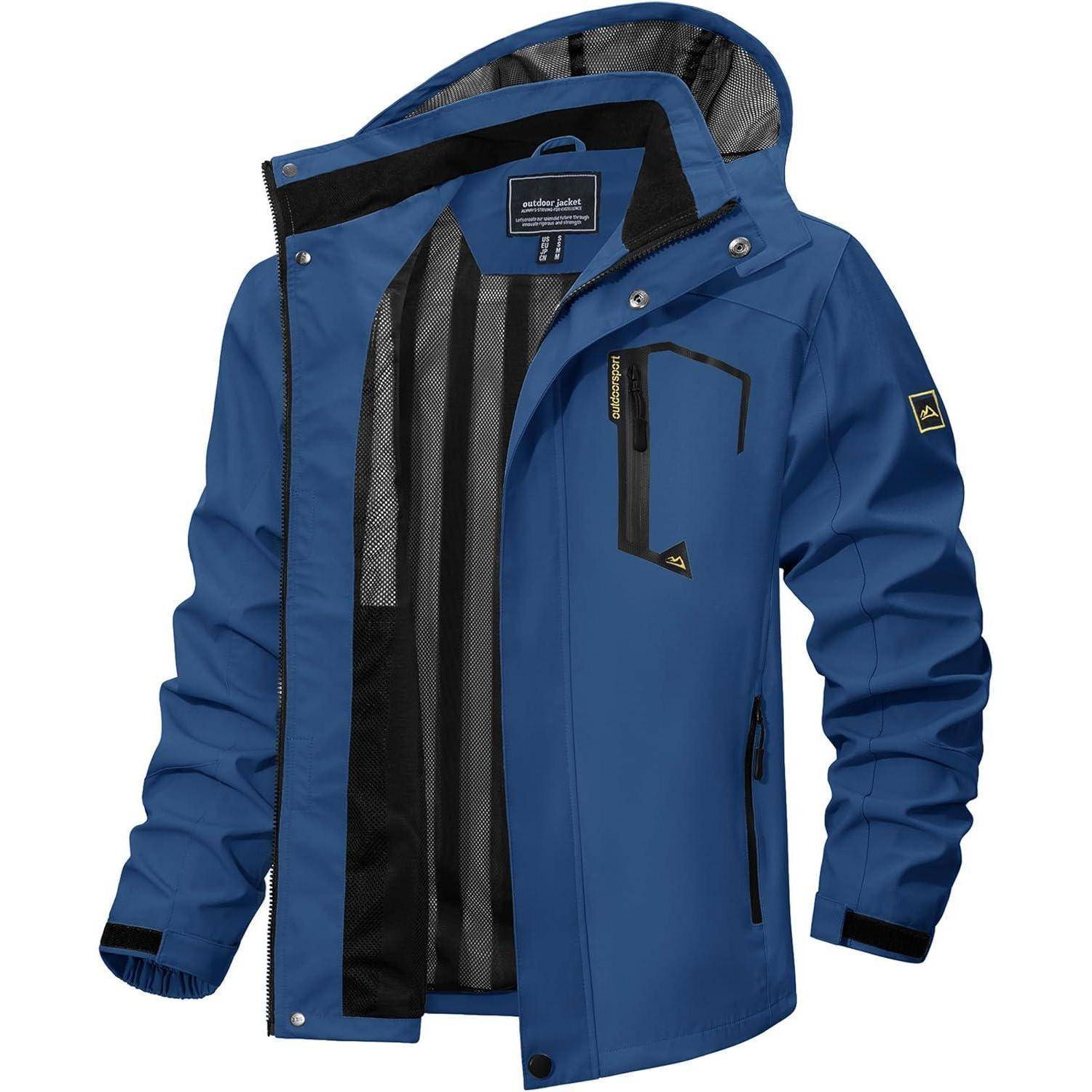 Eine blaue Regenjacke mit Kapuze, Reißverschlussverschluss und Klettverschluss-Ärmelbündchen. Sie verfügt über Reißverschlusstaschen an der Brust und an den Seiten sowie ein Mesh-Innenfutter.