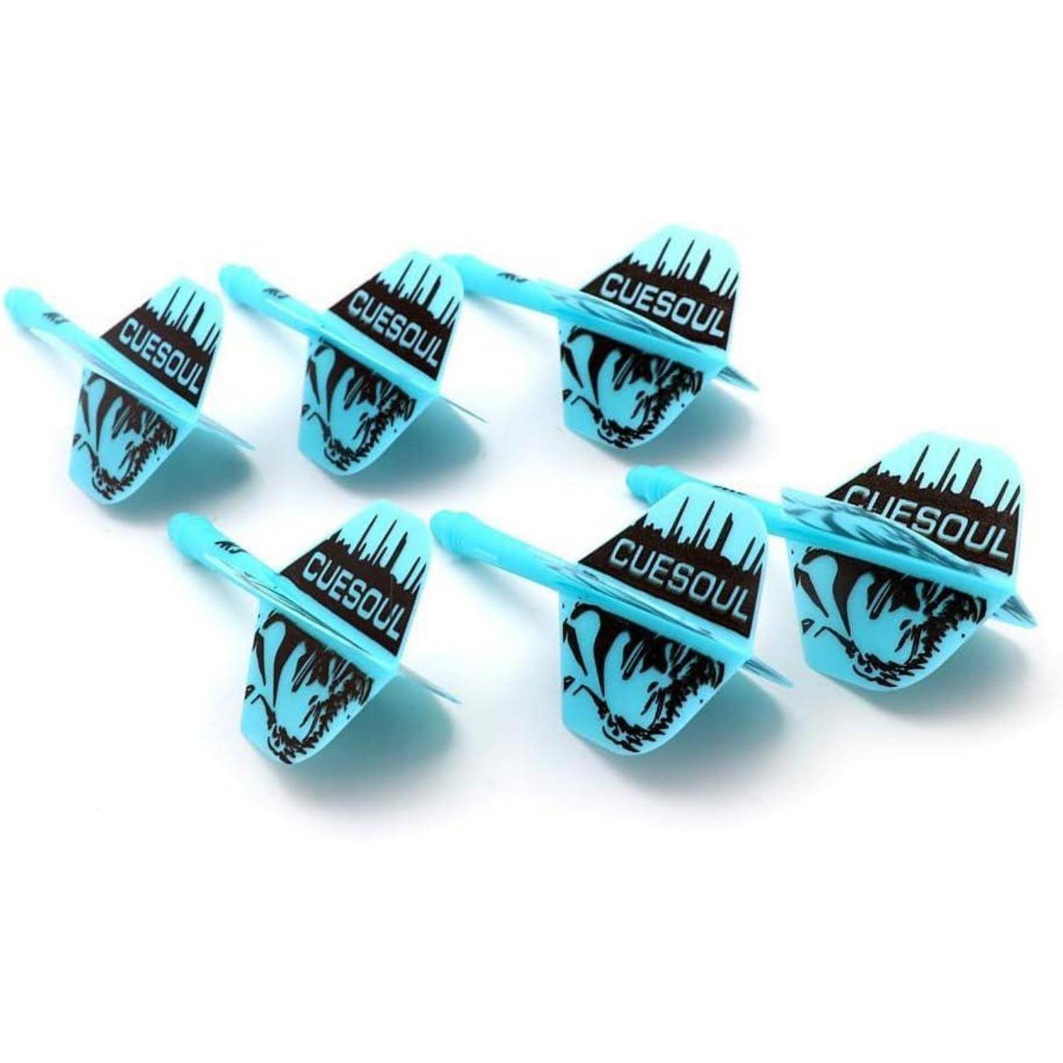 Sechs hellblaue Dartflights mit einem schwarzen Tigerdesign und dem Wort 'CUESOUL'. Sie sind paarweise angeordnet und nach oben geneigt.