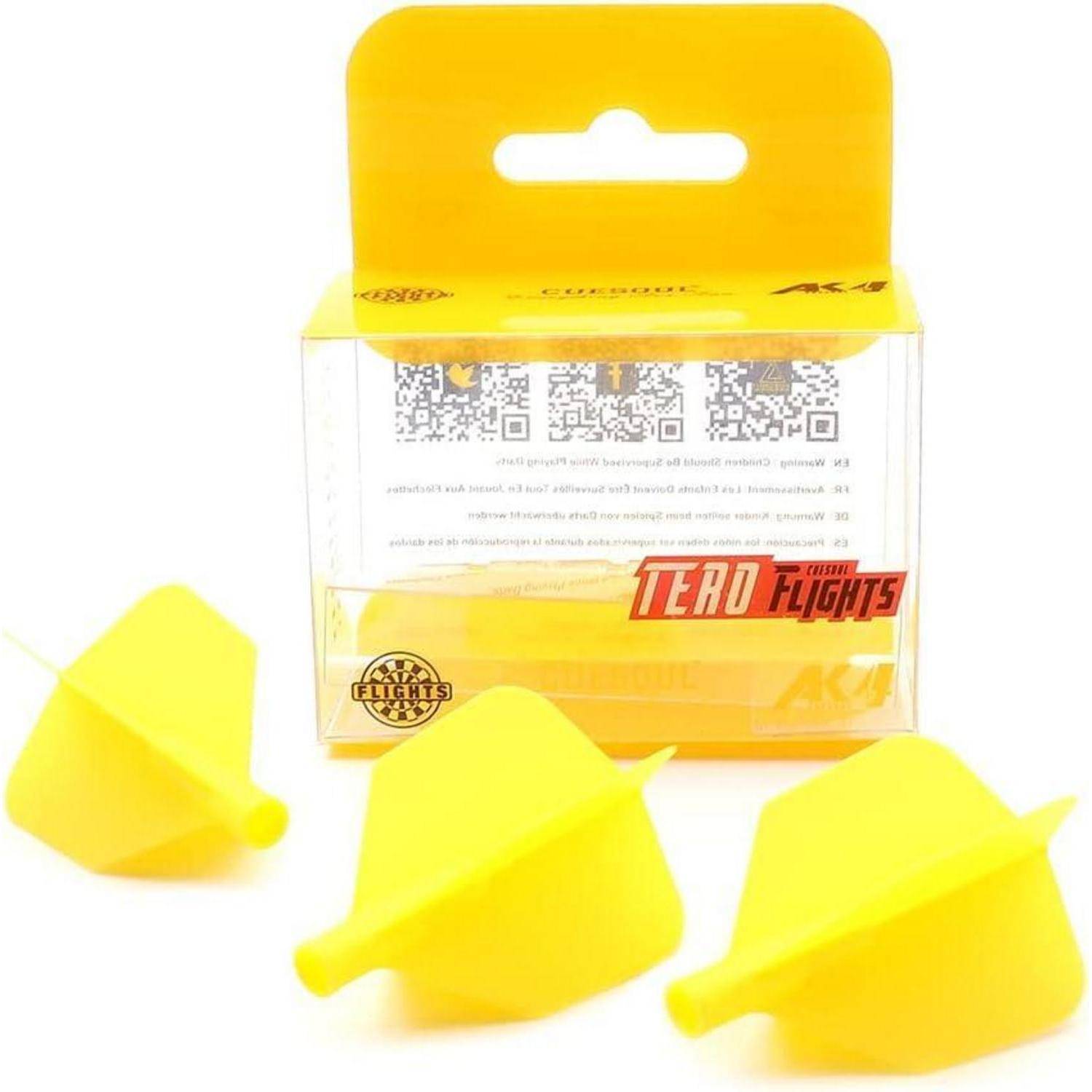 Ein Satz von drei gelben Dartflights, die neben einer durchsichtigen Plastikverpackung mit der Aufschrift 