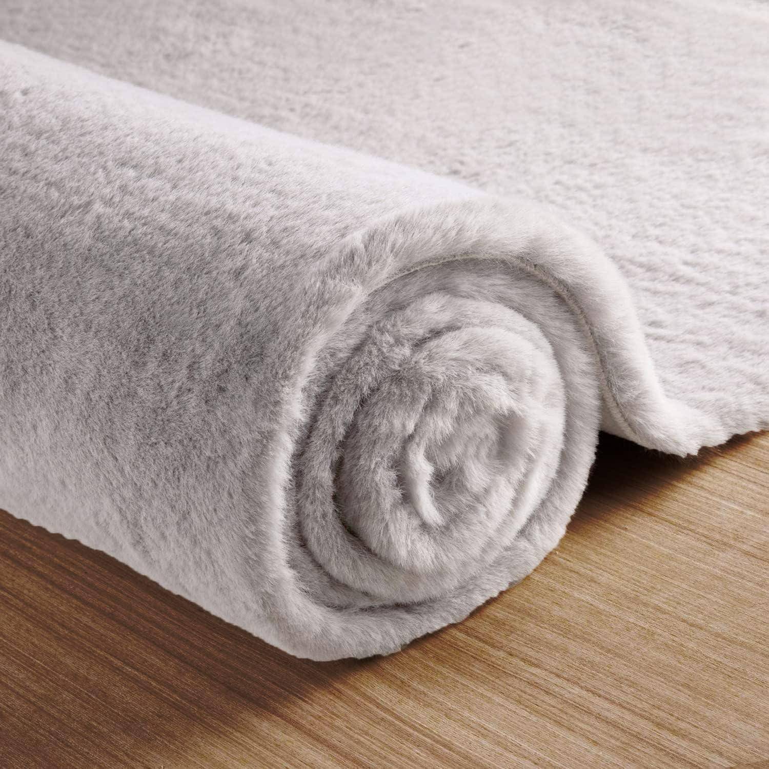 Teppich Fellteppich Kunstfell Schlafzimmer 60 x 120 cm (Fellform) Grau
