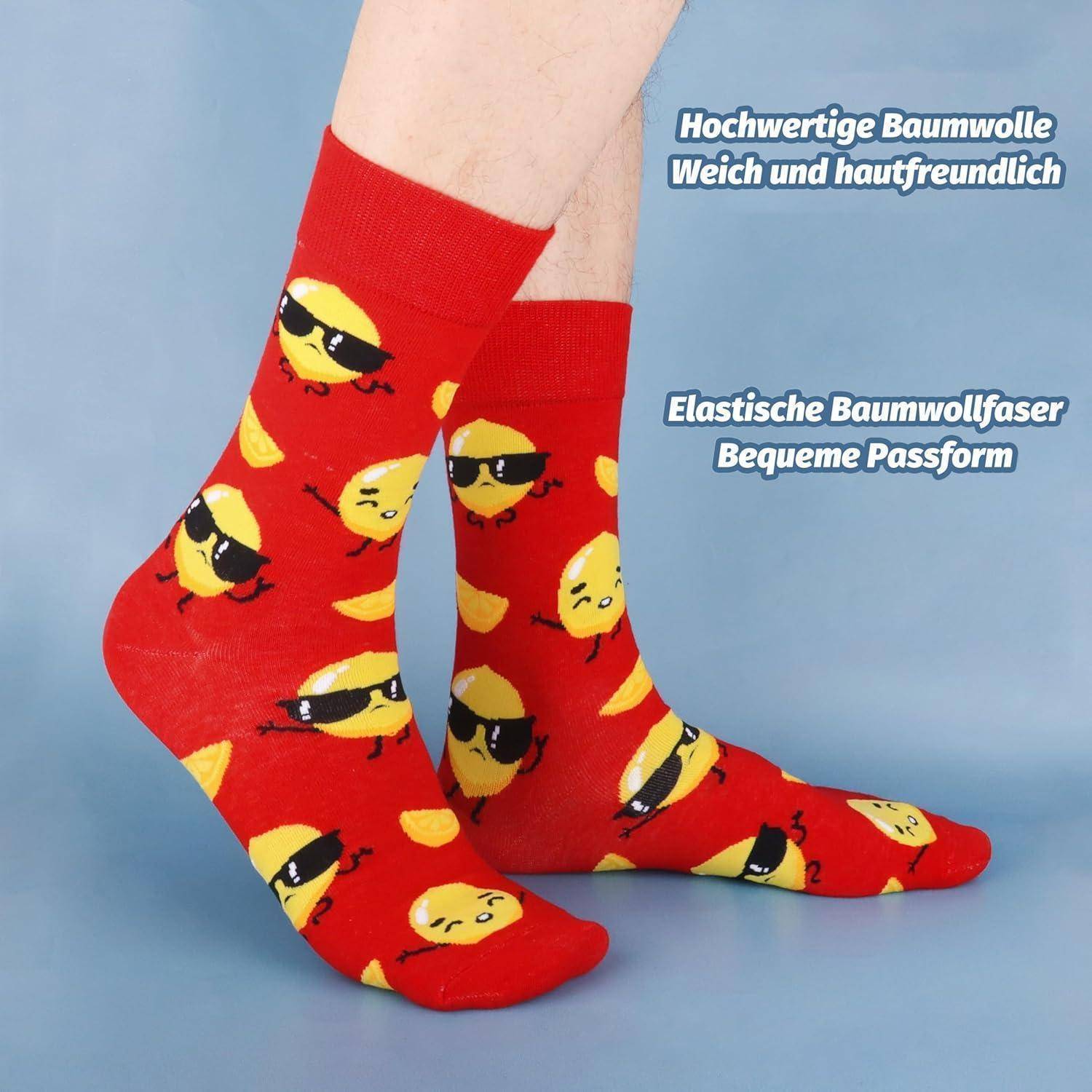 Rote Socken mit gelbem Muster von Früchten mit Sonnenbrille. Text lautet: 'Hochwertige Baumwolle, Weich und hautfreundlich. Elastische Baumwollfaser, Bequeme Passform.