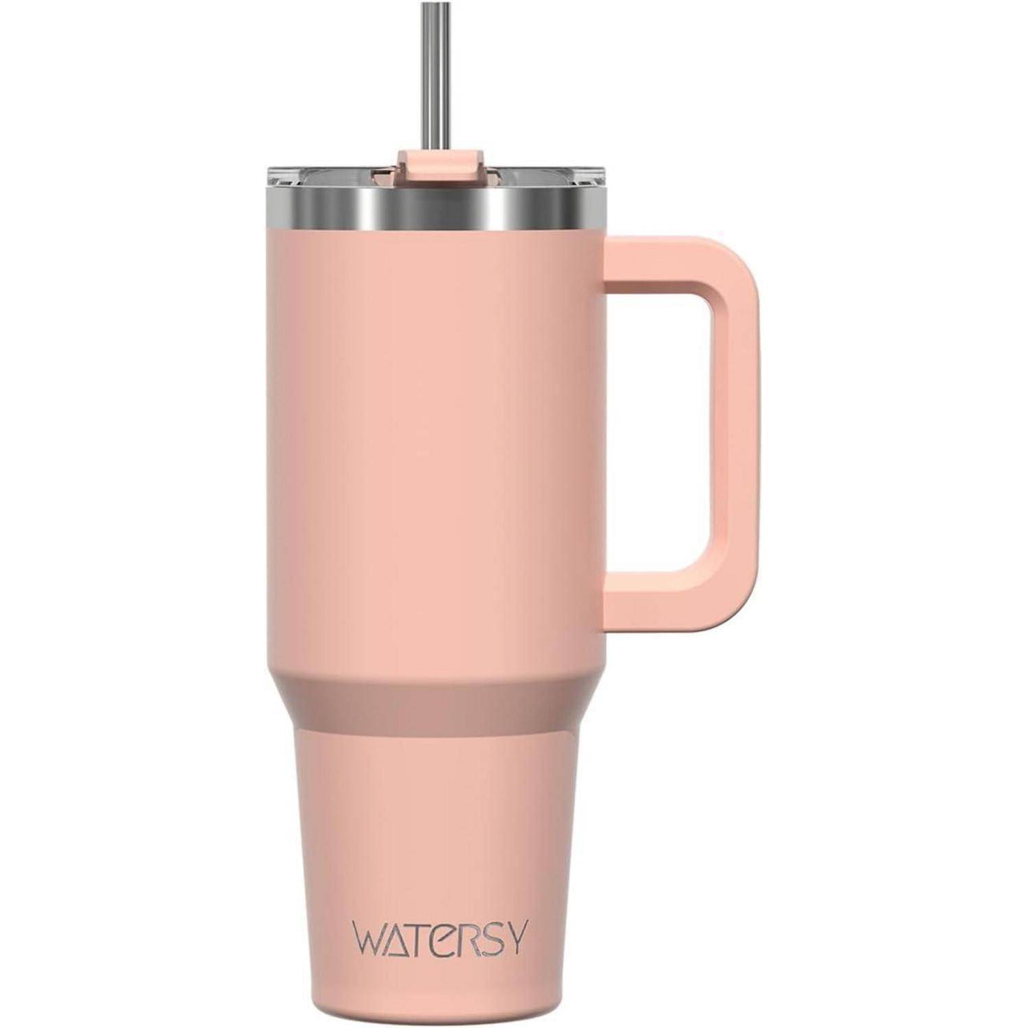 Ein rosa isolierter Becher mit Henkel und Edelstahlstrohhalm, mit dem Markennamen 'WATERSY' nahe der Basis.