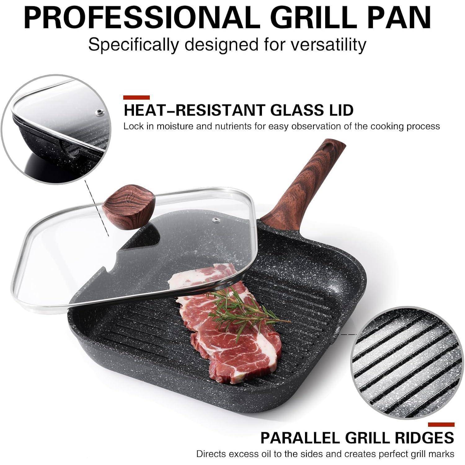 Professionelle Grillpfanne mit hitzebeständiger Glasdeckel, parallelen Grillrillen für gleichmäßiges Braten, gezeigt mit angebratenem Fleisch im Inneren.