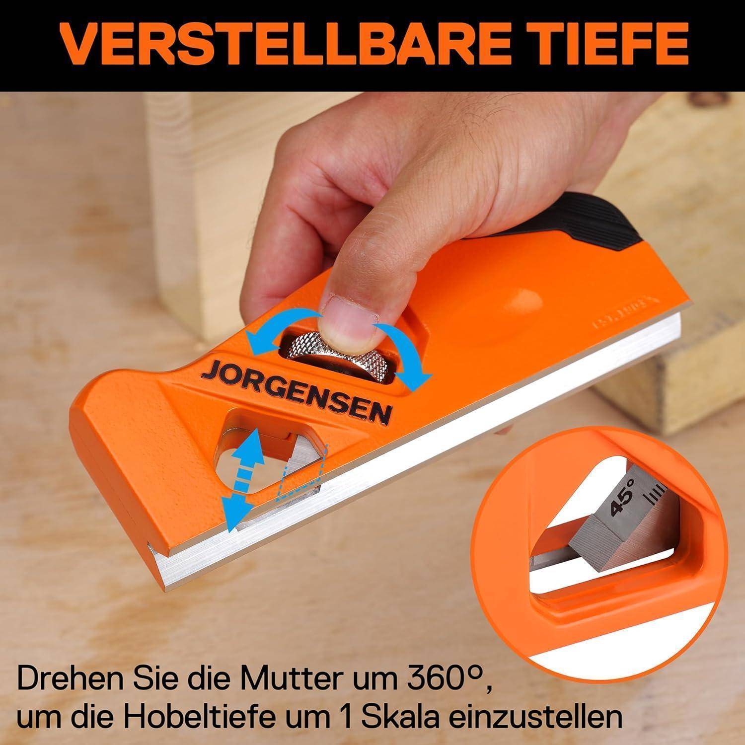 Eine Hand justiert einen orangefarbenen Jorgensen-Handhobel mit ‚Einstellbare Tiefe'. Detailansicht zeigt einen Seitenblick mit einem 45°-Klingenwinkel.