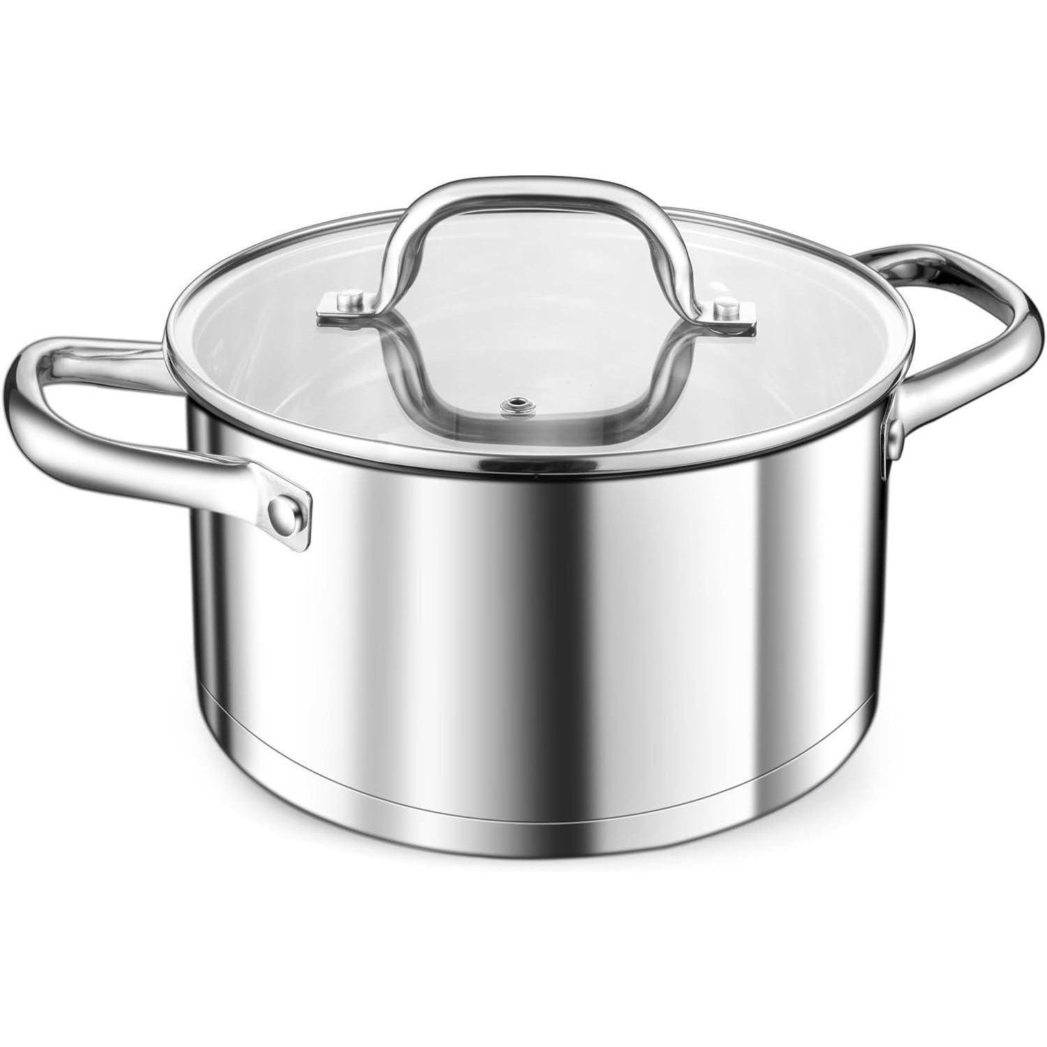 Ein glänzender Edelstahlkochtopf mit einem Glasdeckel und robusten Griffen, geeignet zum Kochen.
