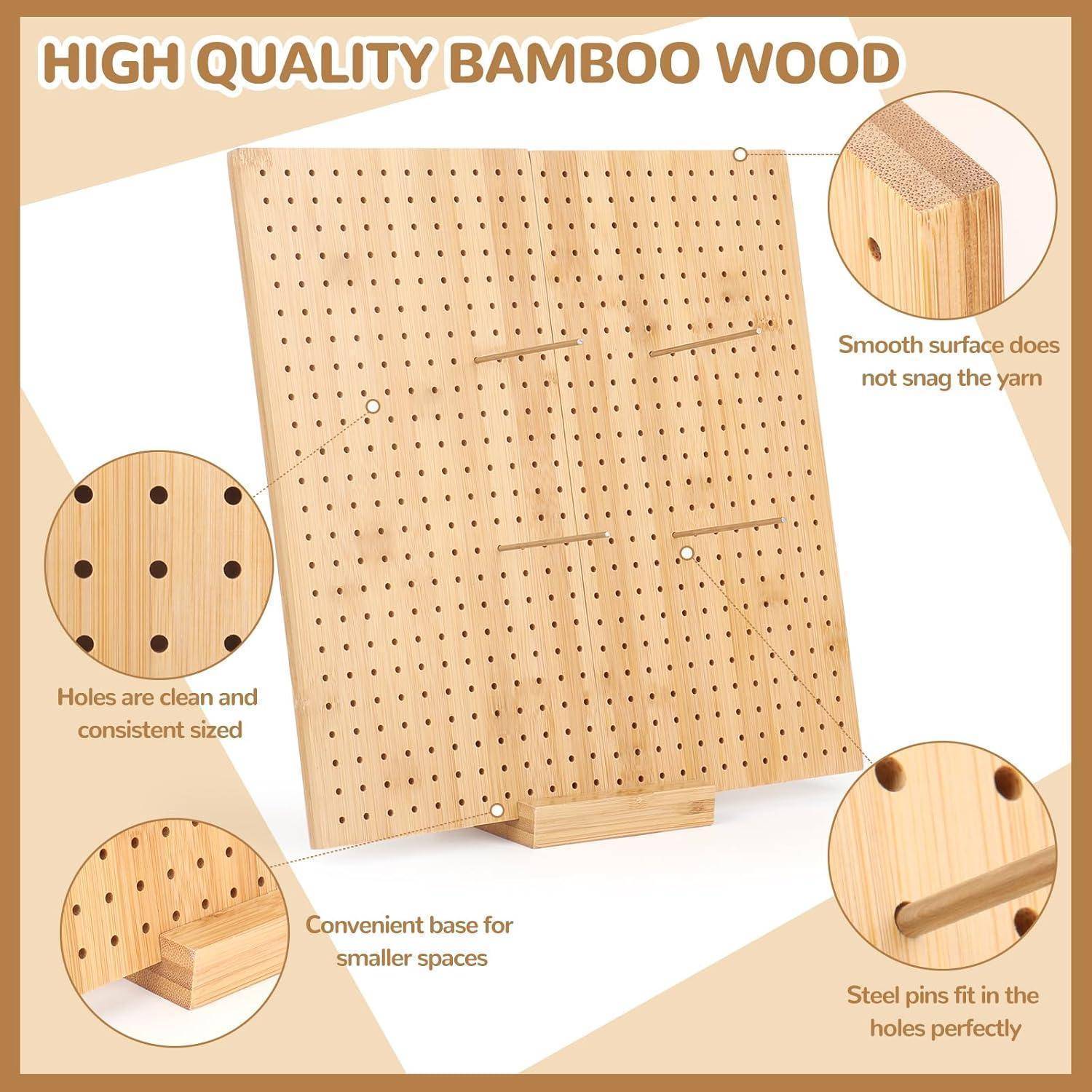 Pinnwand aus hochwertigem Bambus-Holz mit glatter Oberfläche, sauberen Löchern und Stahlstiften. Verfügt über eine platzsparende Basis.