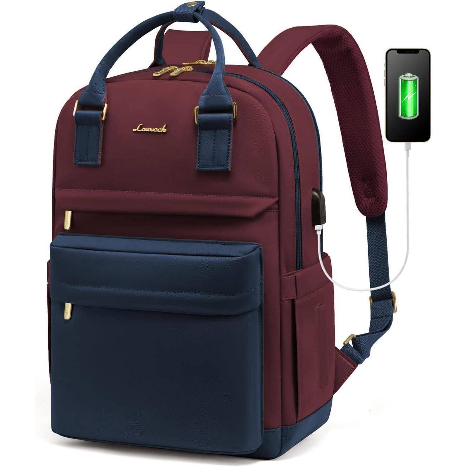 Ein marineblauer und bordeauxroter Rucksack mit Goldakzenten, der einen USB-Ladeanschluss aufweist und mit einem Batteriesymbol, das das Laden anzeigt, präsentiert wird.