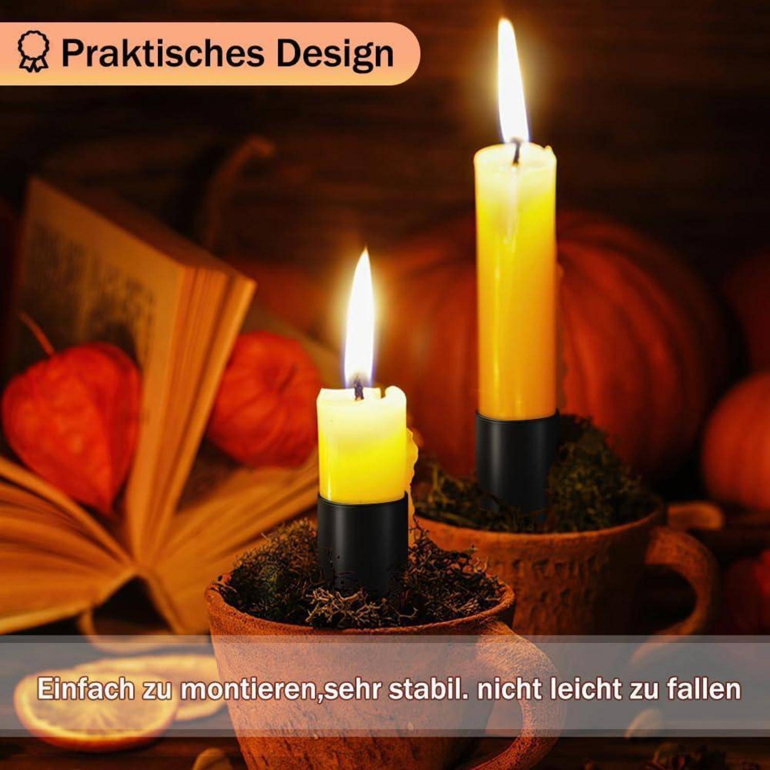 Eine gemütliche Herbstszene mit angezündeten Kerzen in Tassen, umgeben von Kürbissen und einem aufgeschlagenen Buch. Text lautet: 'Praktisches Design'.