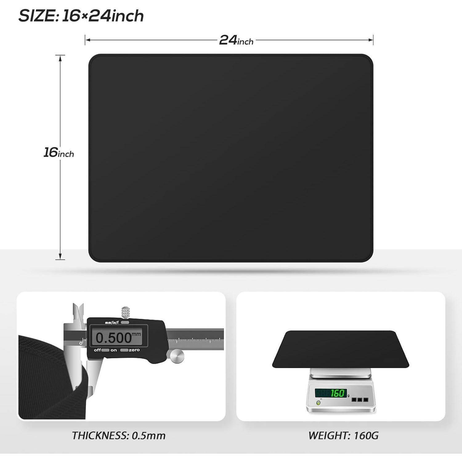 Schwarze Mausunterlage, Größe 16x24 Zoll, 0,5 mm dick. Gezeigt mit Lineal zur Maßstabsdarstellung und digitaler Waage, die das Gewicht mit 160 g anzeigt.