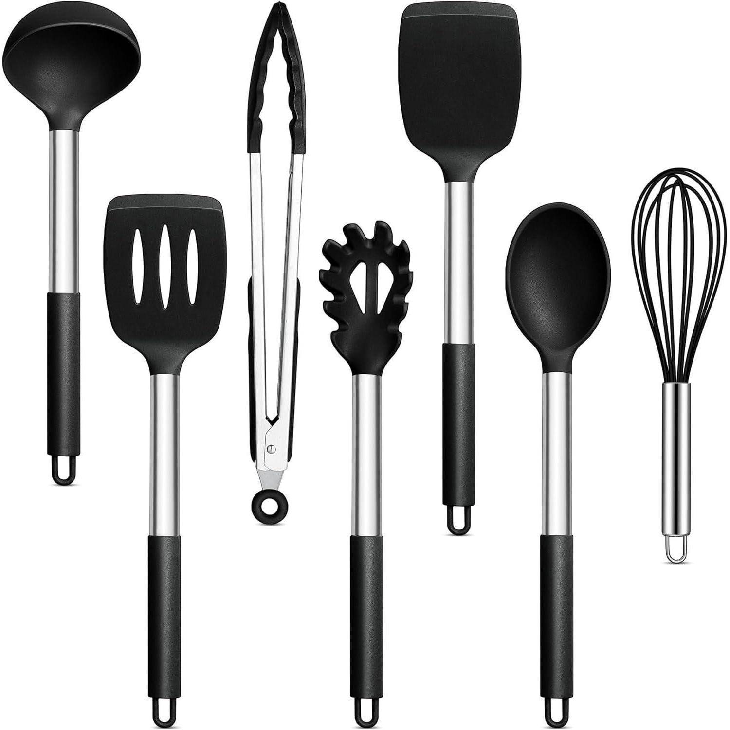 Ein Set aus sieben Küchenutensilien, bestehend aus einem Schöpflöffel, einem Pfannenwender, einer Zange, einem Nudelwender, einem Löffel und einem Schneebesen, in schwarz-silberner Gestaltung.
