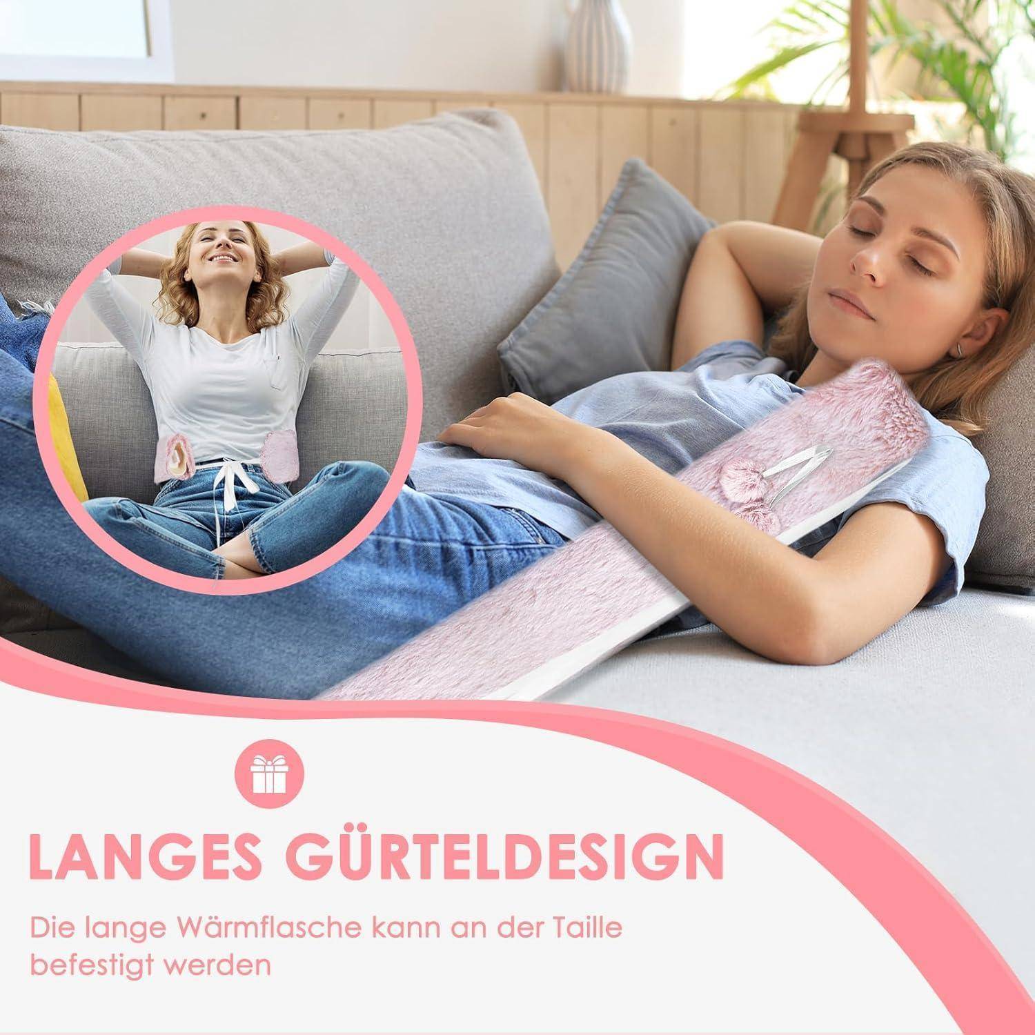 Frau entspannt auf einem Sofa mit einer langen Wärmflasche auf ihrem Bauch. Einblendung zeigt Flasche, die um ihre Taille gewickelt ist. Deutscher Text beschreibt die Vorteile des Produkts.