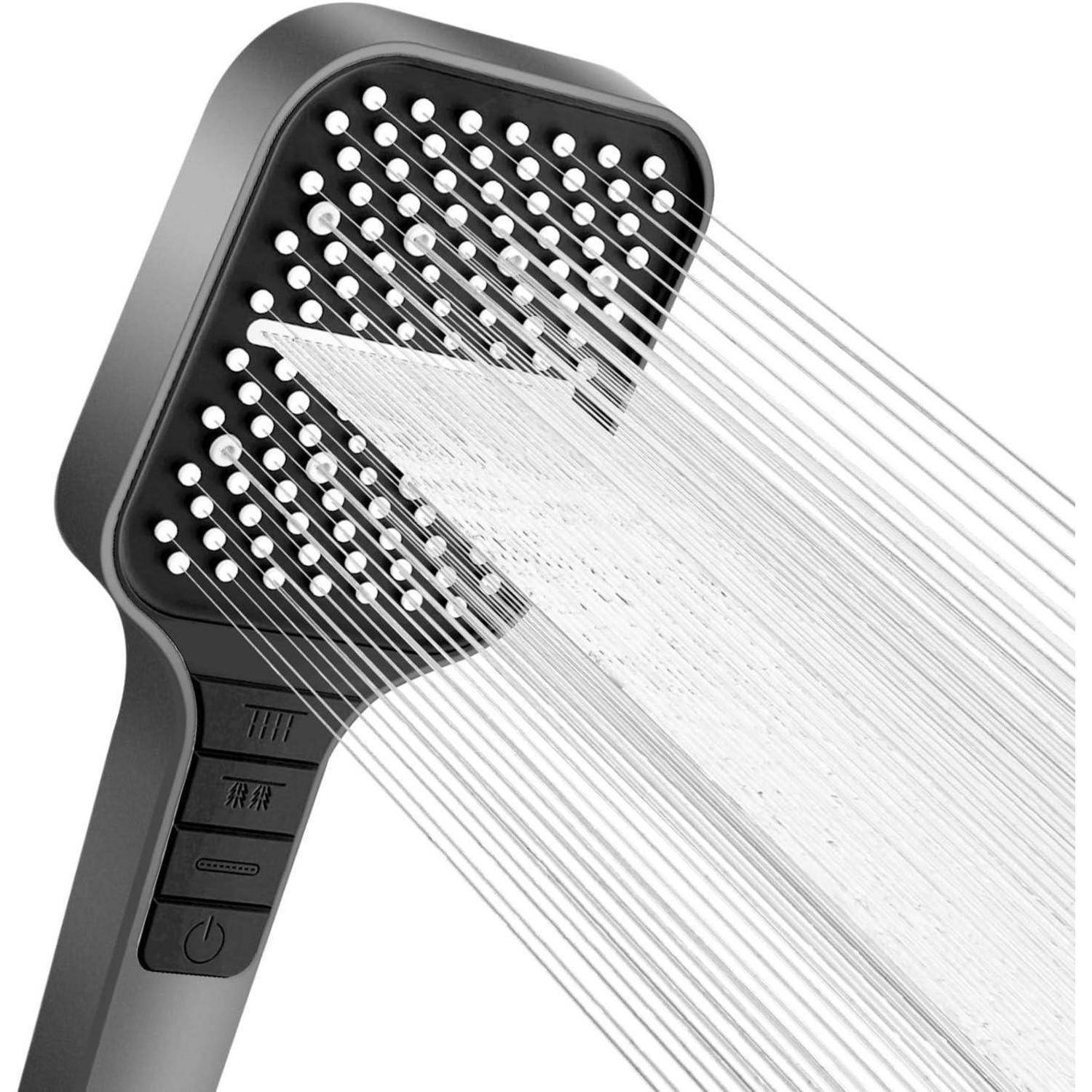 Eine elegante Brause mit mehreren Wasserstrahlen, die diagonal über das Bild sprühen und ihr Design und ihre Funktionalität präsentieren.