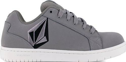 Ein grauer Turnschuh mit einem geometrischen Schwarz-Weiß-Design an der Seite, weißer Sohle und grauen Schnürsenkeln, von der Seite betrachtet.
