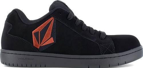 Ein schwarzer Sneaker mit einem orangefarbenen geometrischen Design an der Seite, ausgestattet mit schwarzen Schnürsenkeln und einer flachen Sohle.