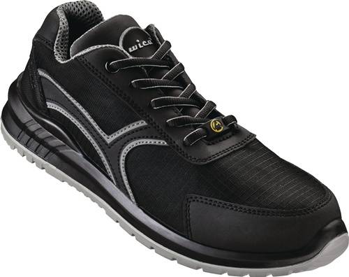 Schwarzer Sportschuh mit grauen Akzenten, ausgestattet mit einer strukturierten Sohle und Schnürsenkeln.