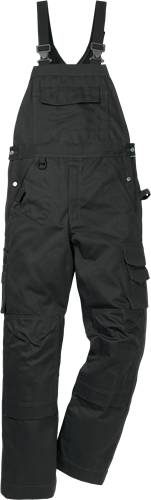 Schwarze Cargo-Shorts mit mehreren Taschen, entwickelt für Funktionalität und Komfort, in einem Nahaufnahme-Bild, das sich auf die Gewebetextur konzentriert.