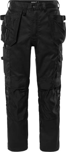 Schwarze taktische Hose mit mehreren Taschen und verstärkten Kniebereichen, entwickelt für Funktionalität und Strapazierfähigkeit bei Outdoor-Aktivitäten.